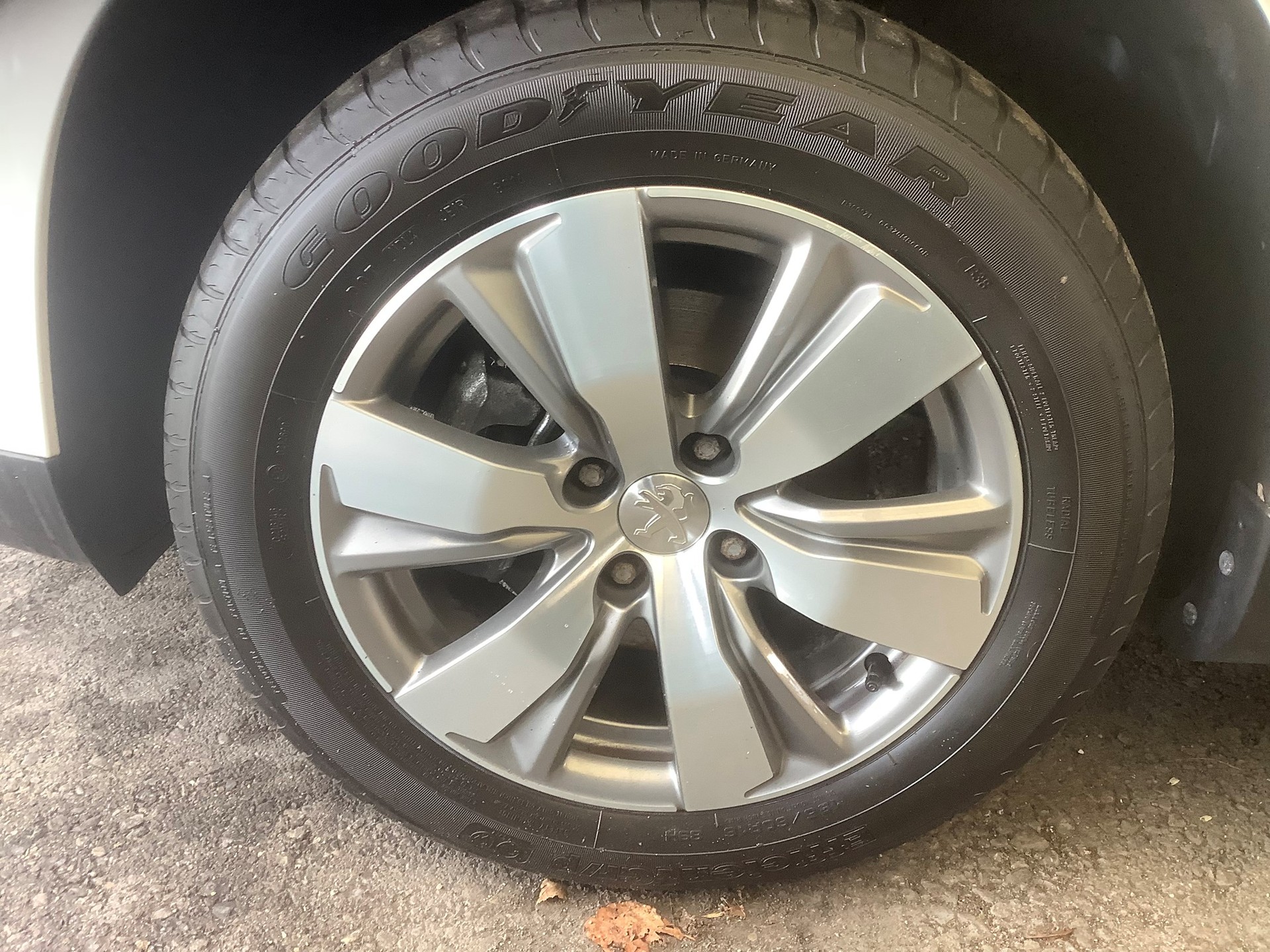 PEUGEOT 2008 1.6 VTI Allure-image-2