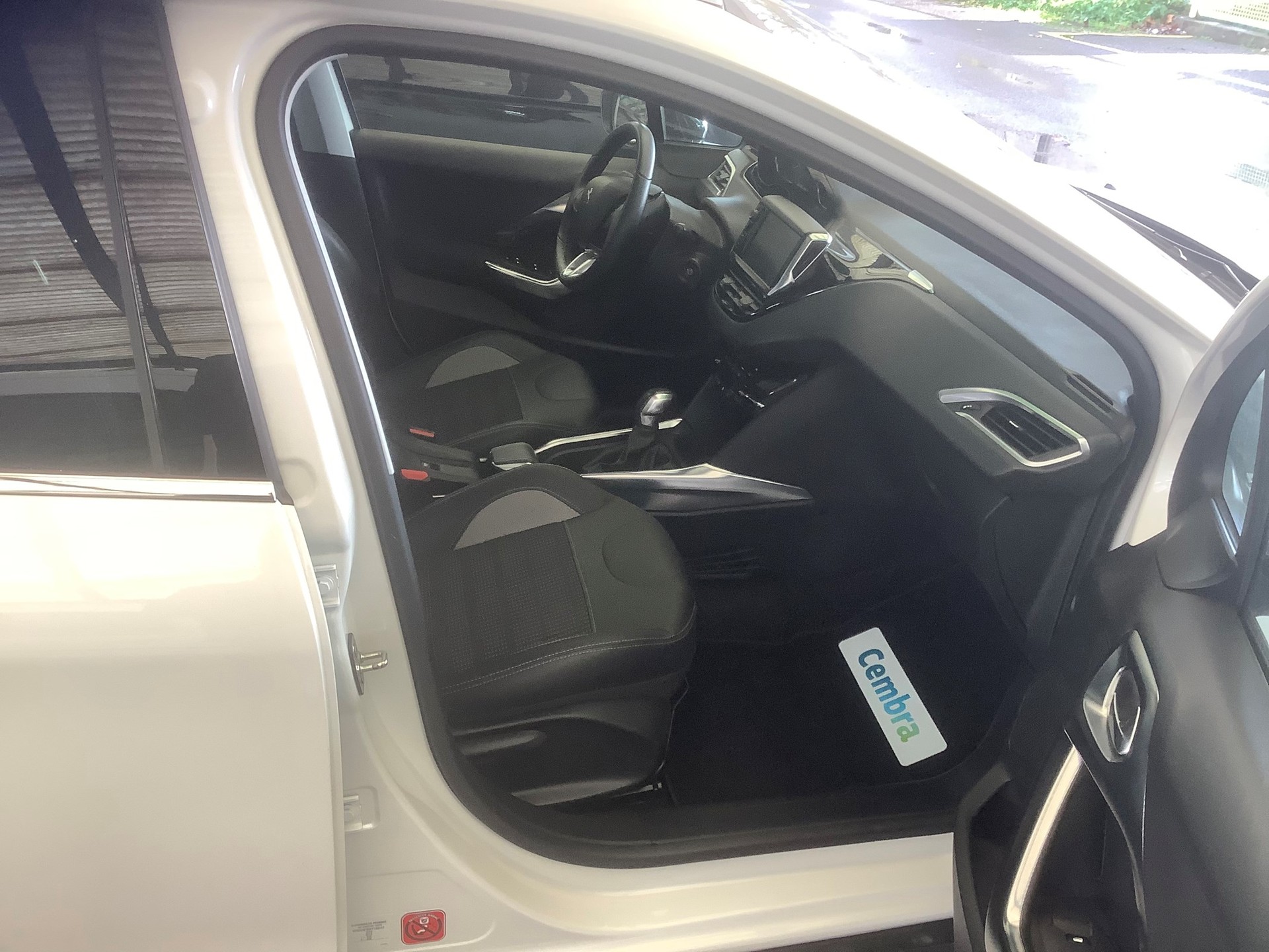 PEUGEOT 2008 1.6 VTI Allure-image-9