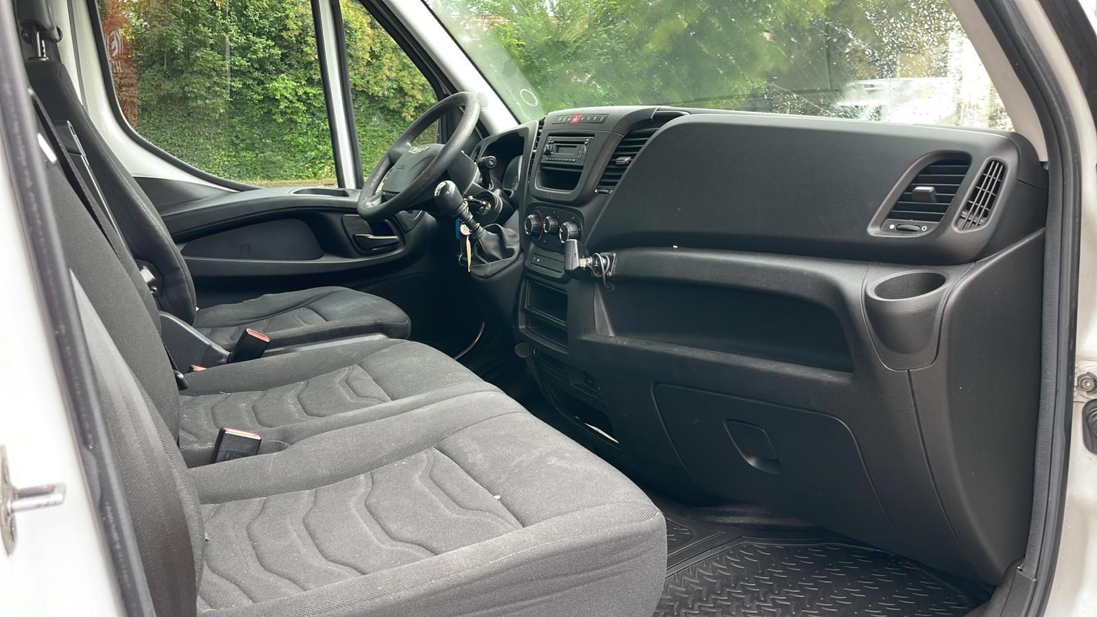 IVECO Daily 35 S 17-image-9