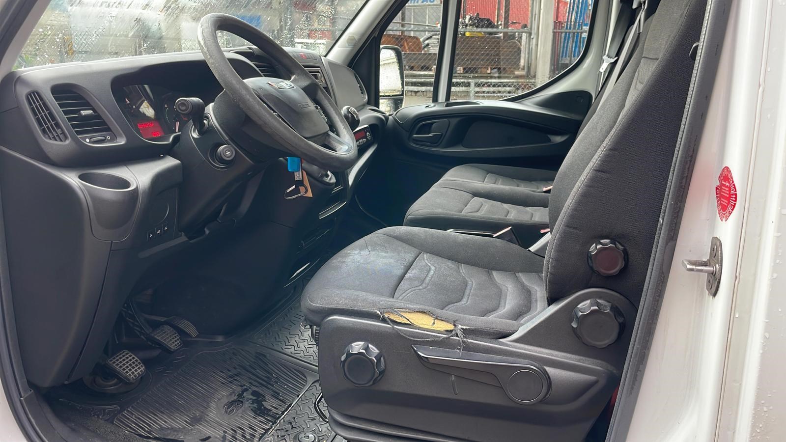 IVECO Daily 35 S 17-image-10