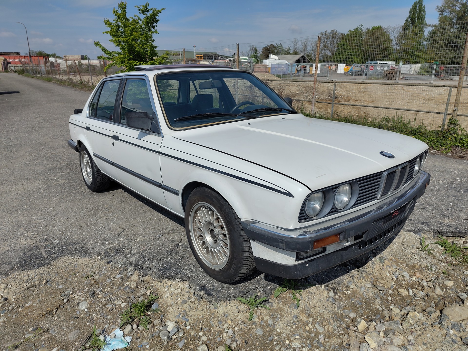 BMW 324d-image-8