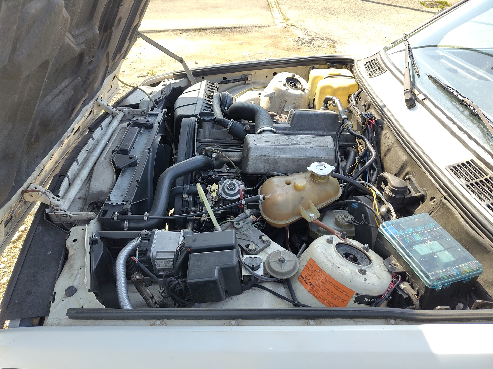 BMW 324d-image-3
