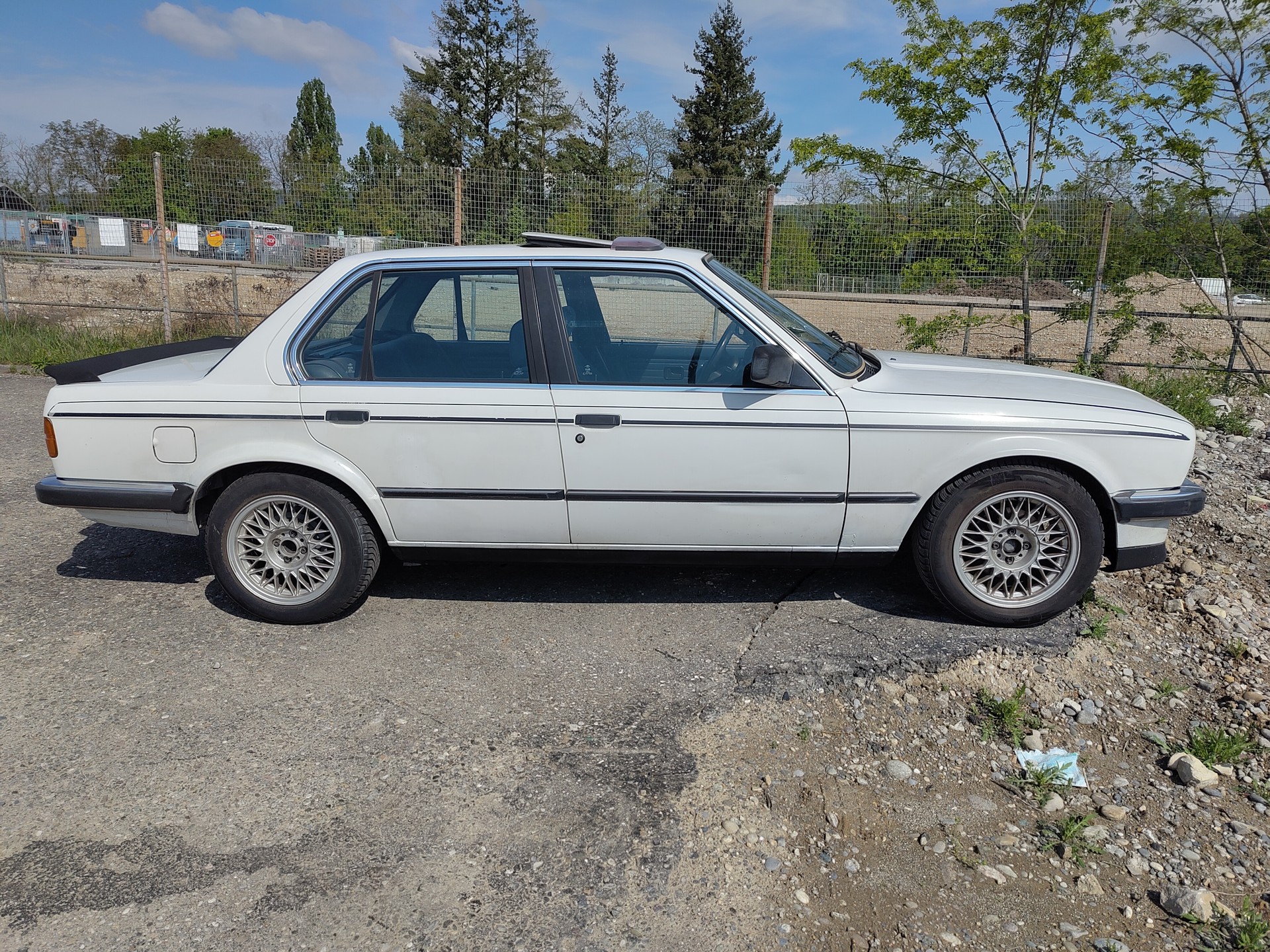 BMW 324d-image-11