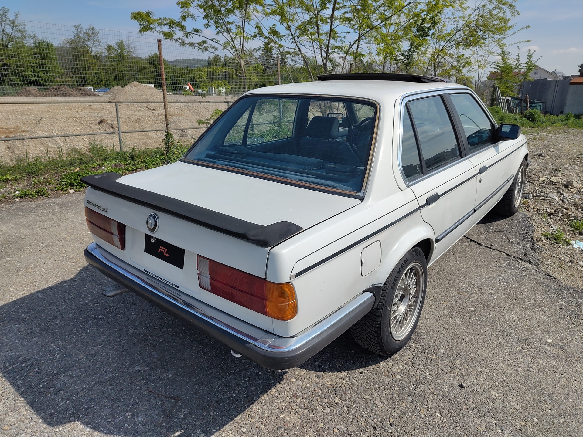 BMW 324d-image-1