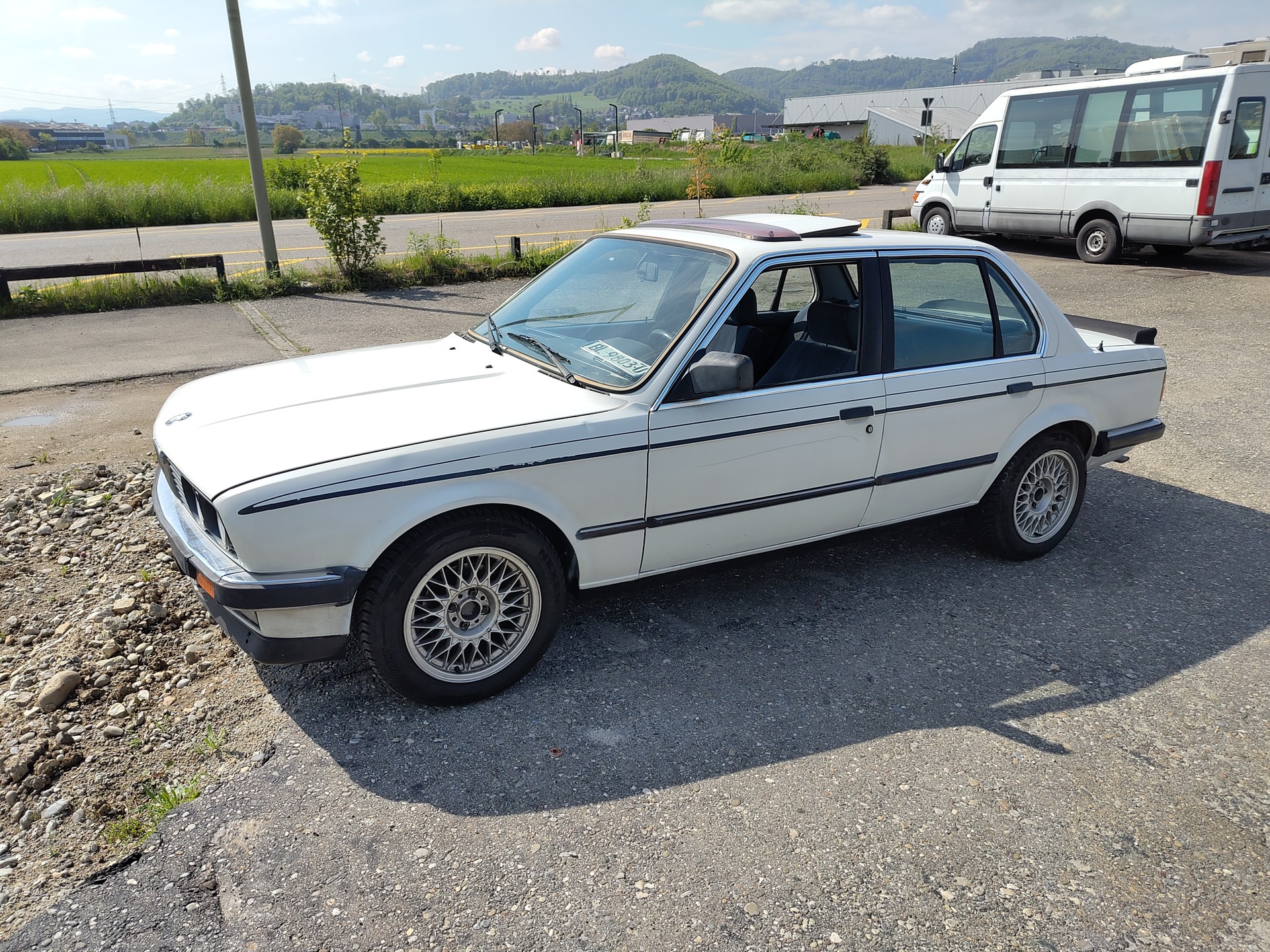 BMW 324d-image-13