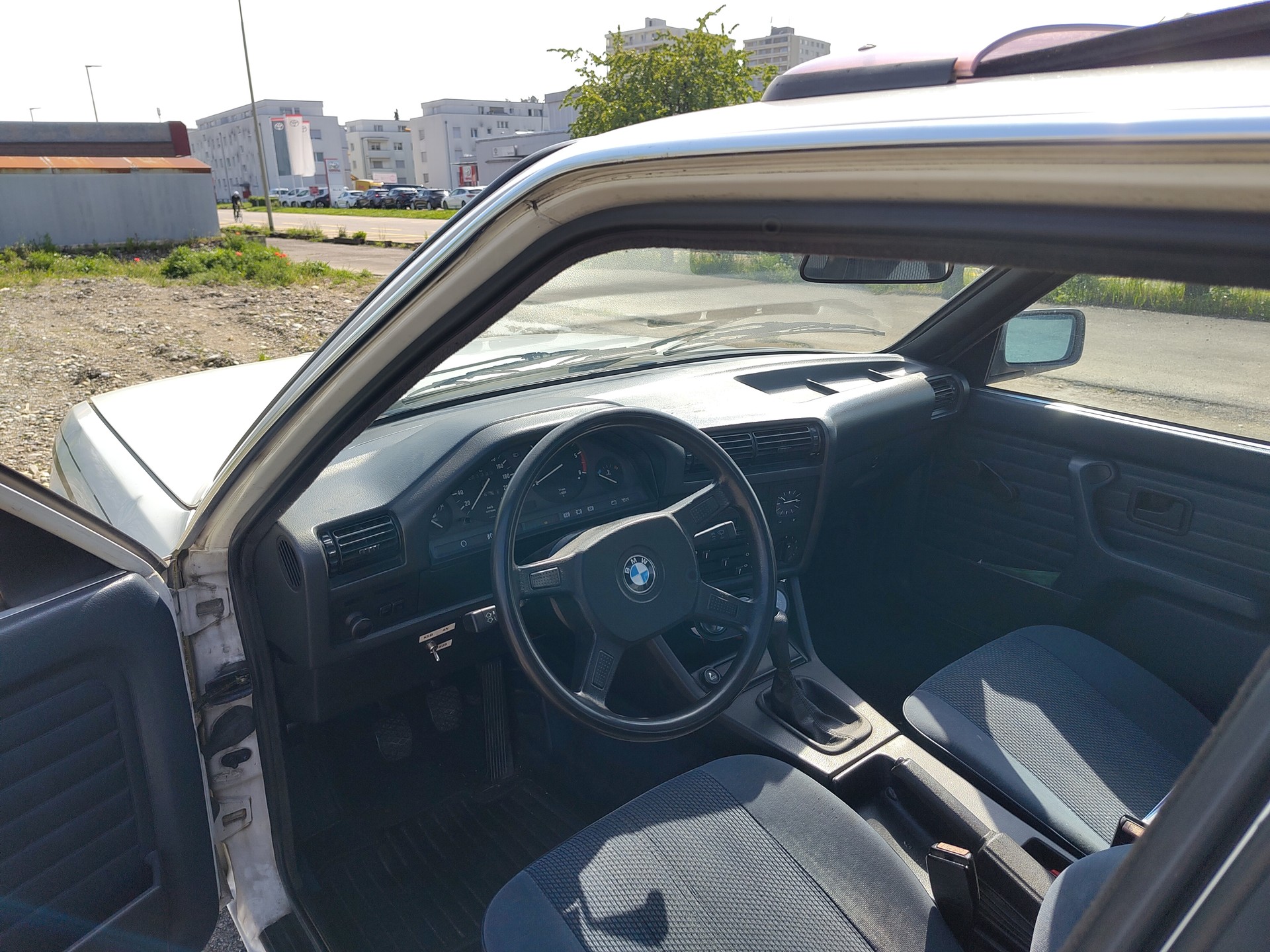 BMW 324d-image-2