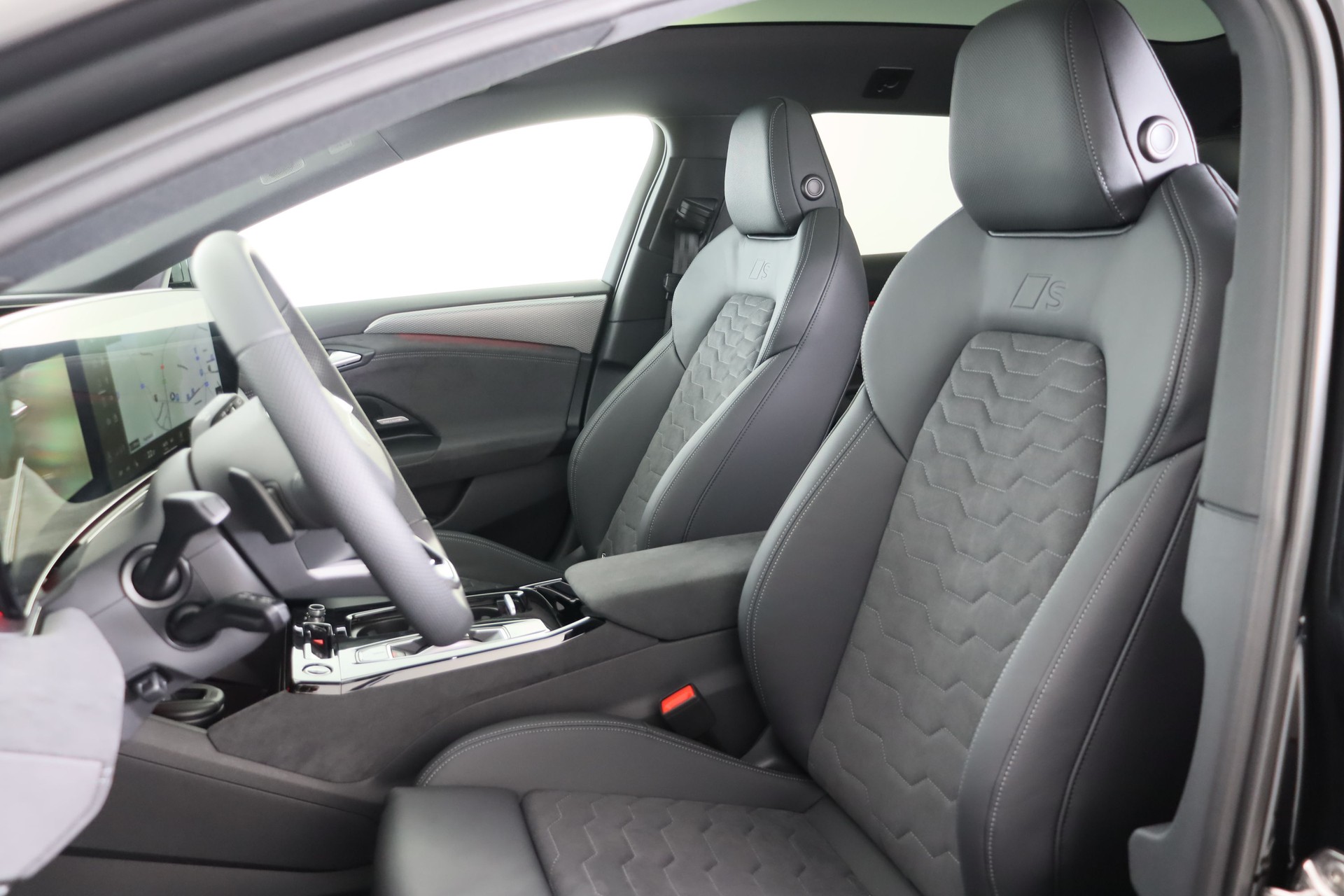 AUDI A6 Avant e-tron quattro-image-9