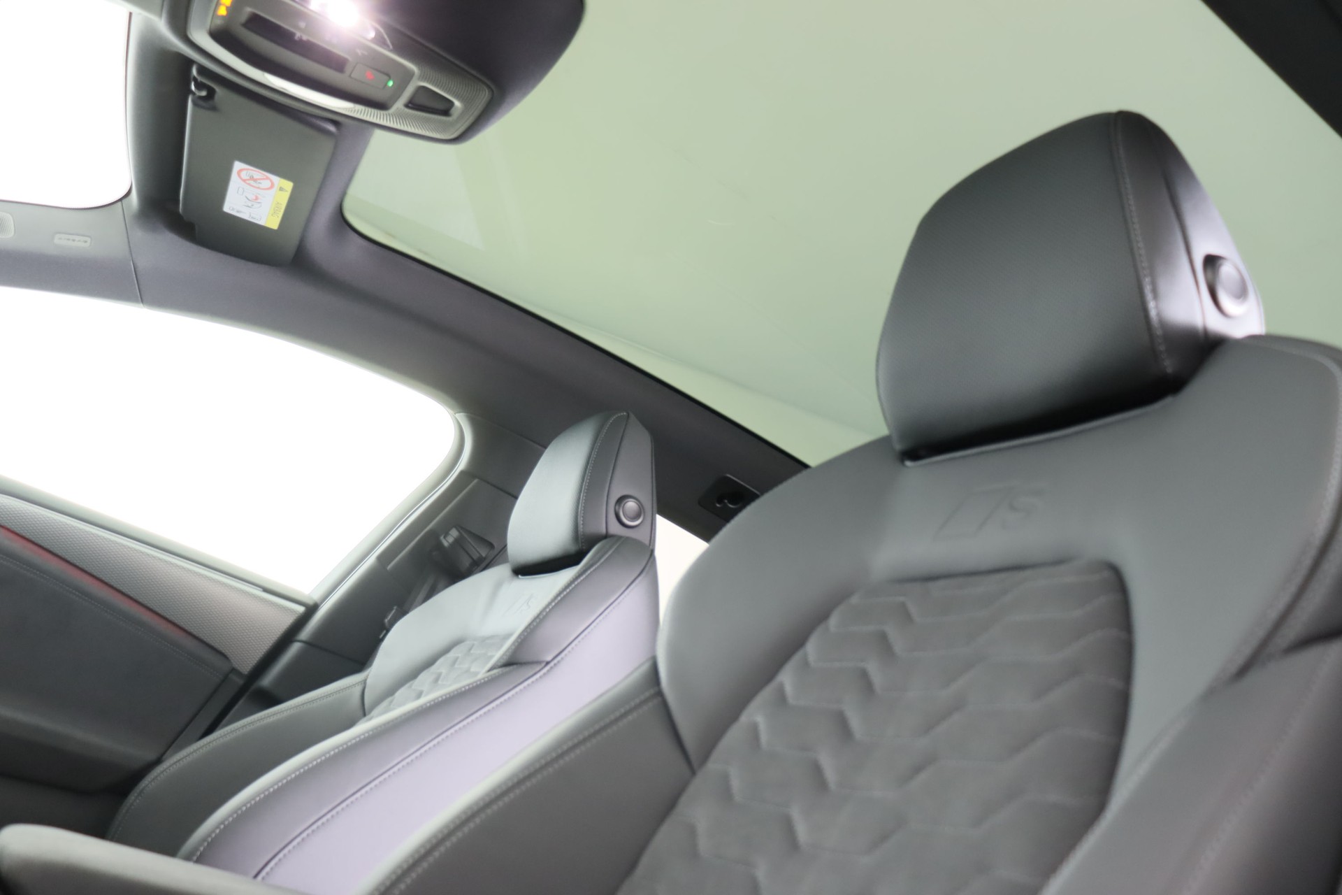 AUDI A6 Avant e-tron quattro-image-12