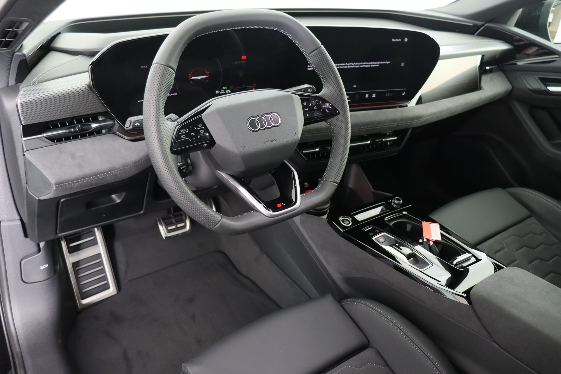 AUDI A6 Avant e-tron quattro-image-8