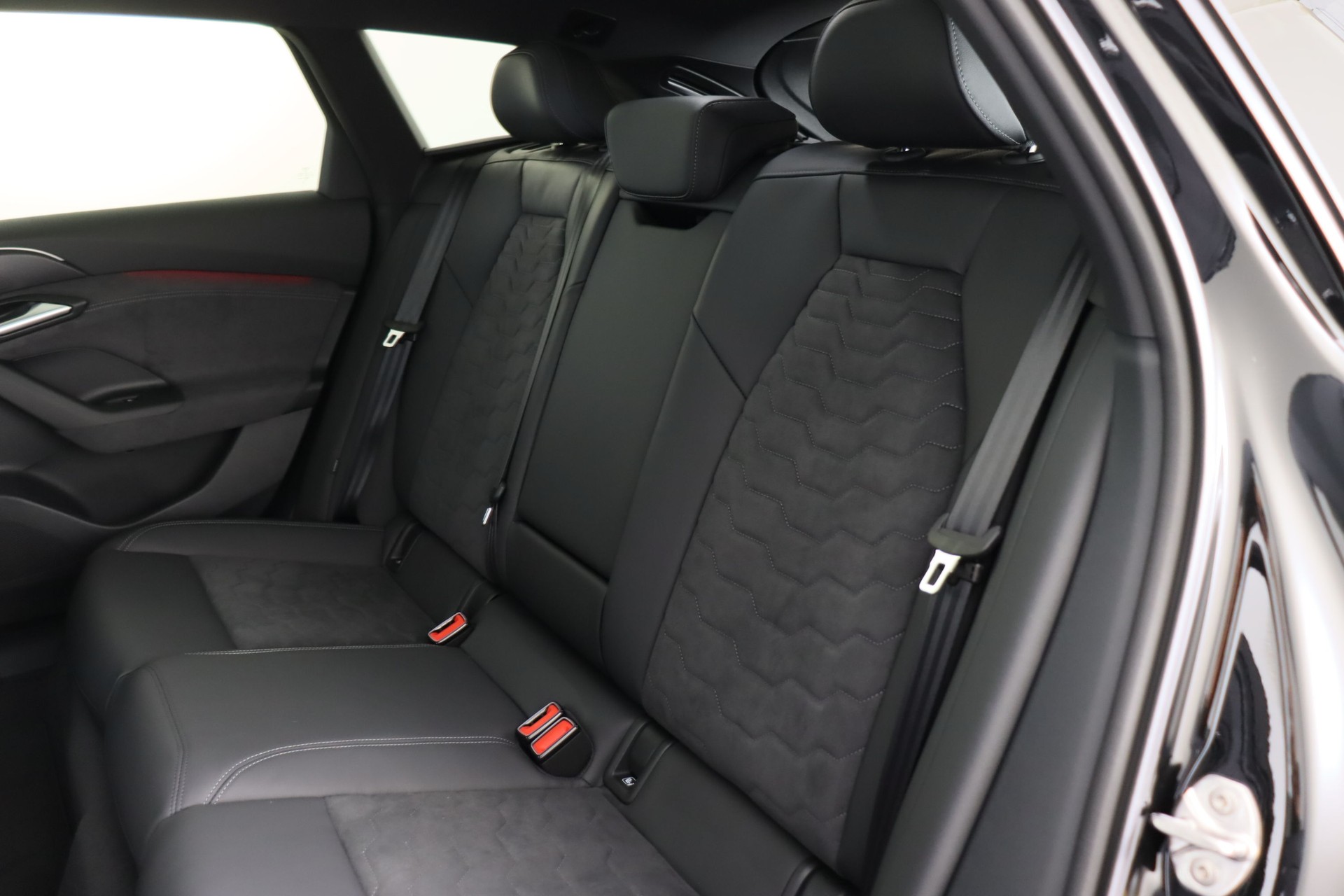 AUDI A6 Avant e-tron quattro-image-10
