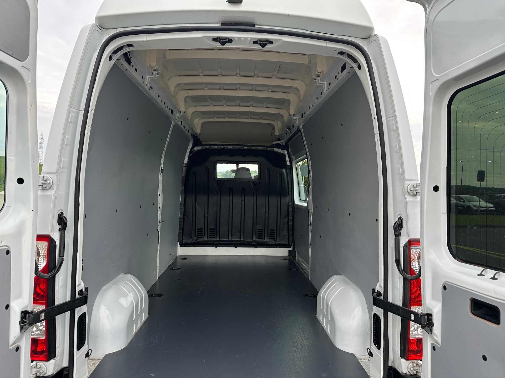 RENAULT Master T35 2.3dCi 125 L3H3-image-2