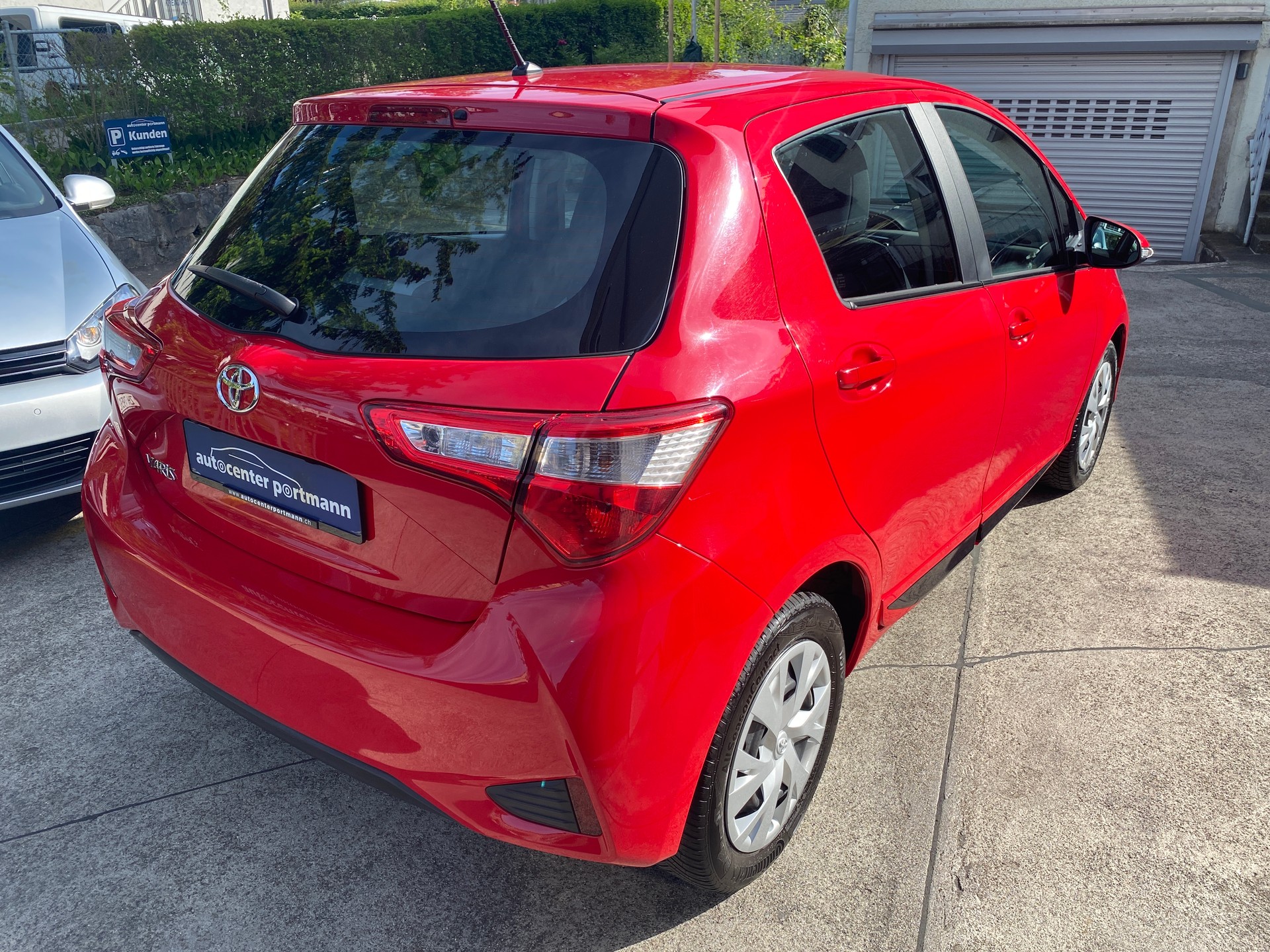 TOYOTA Yaris 1.0 Active-image-9