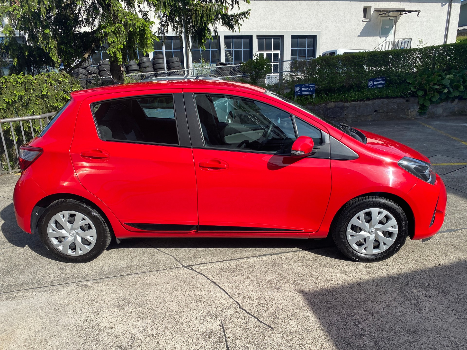 TOYOTA Yaris 1.0 Active-image-7