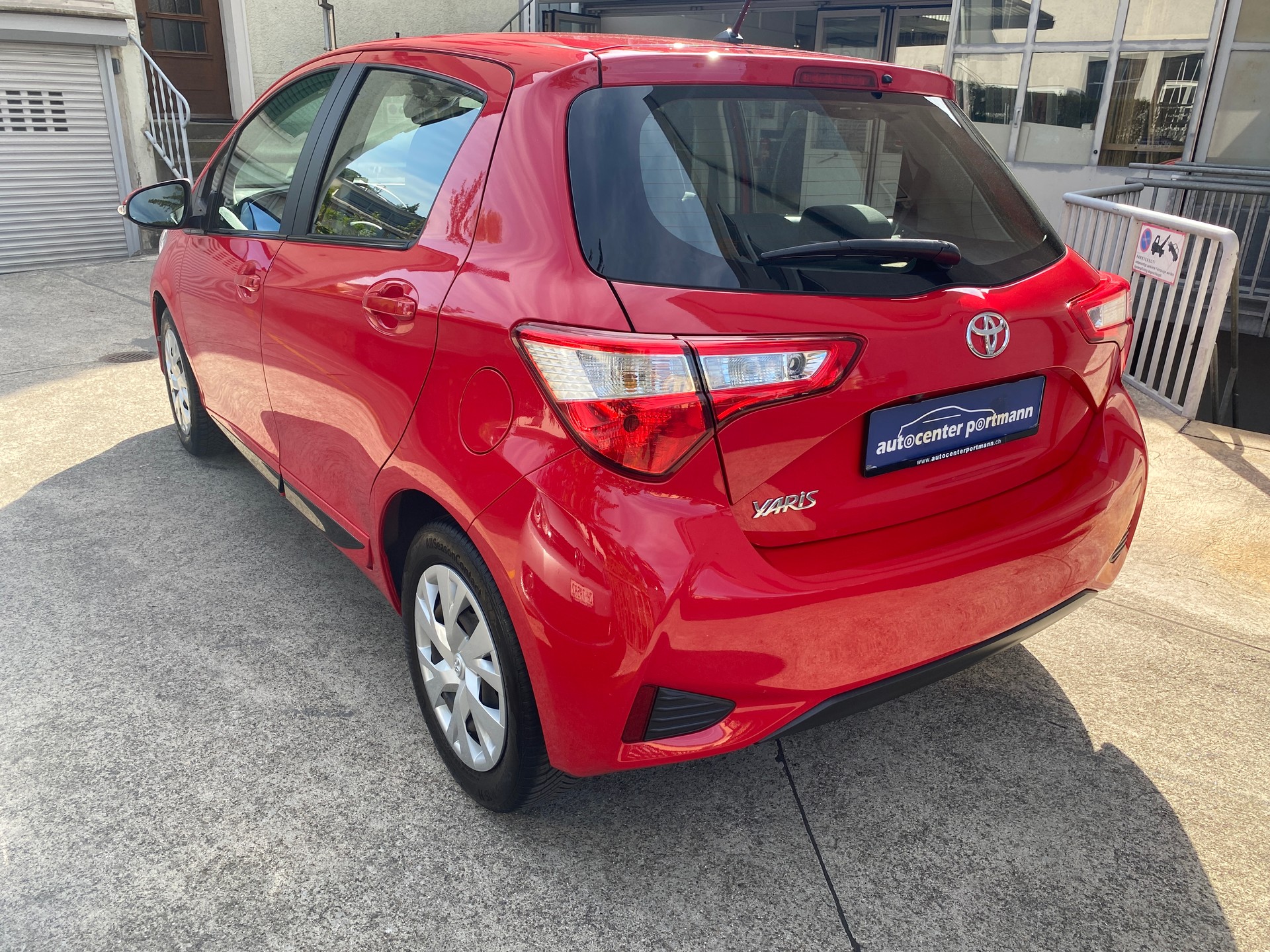 TOYOTA Yaris 1.0 Active-image-10