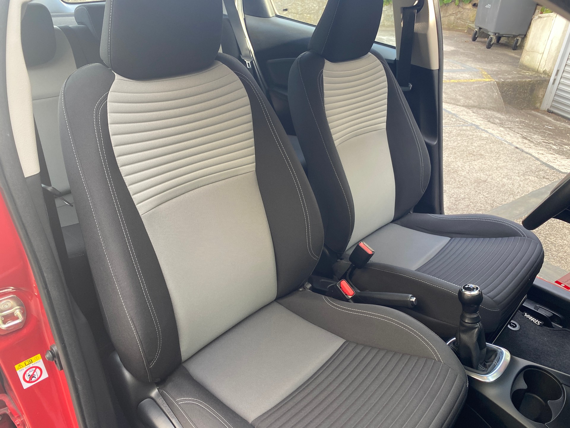 TOYOTA Yaris 1.0 Active-image-19