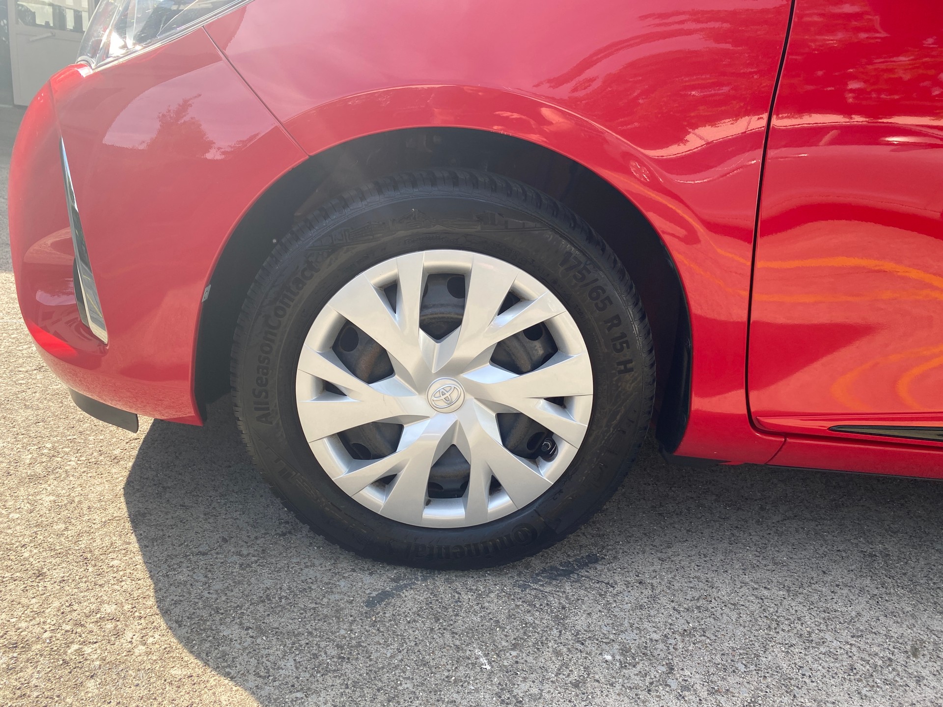TOYOTA Yaris 1.0 Active-image-12