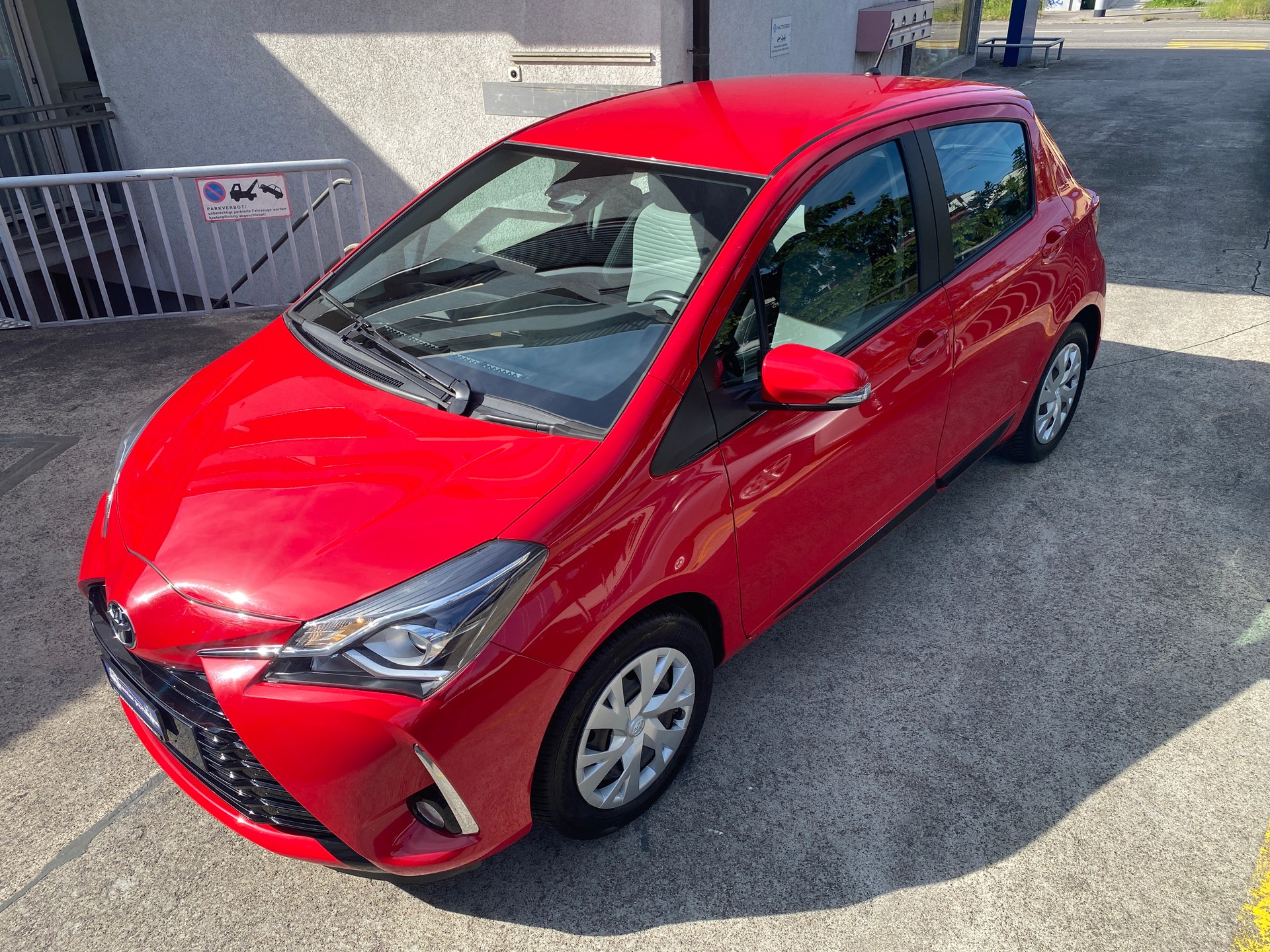 TOYOTA Yaris 1.0 Active-image-4