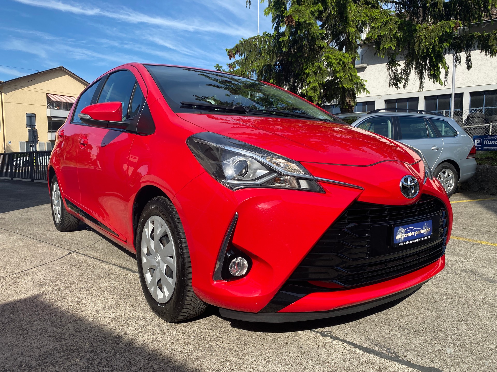 TOYOTA Yaris 1.0 Active-showroom-element-1