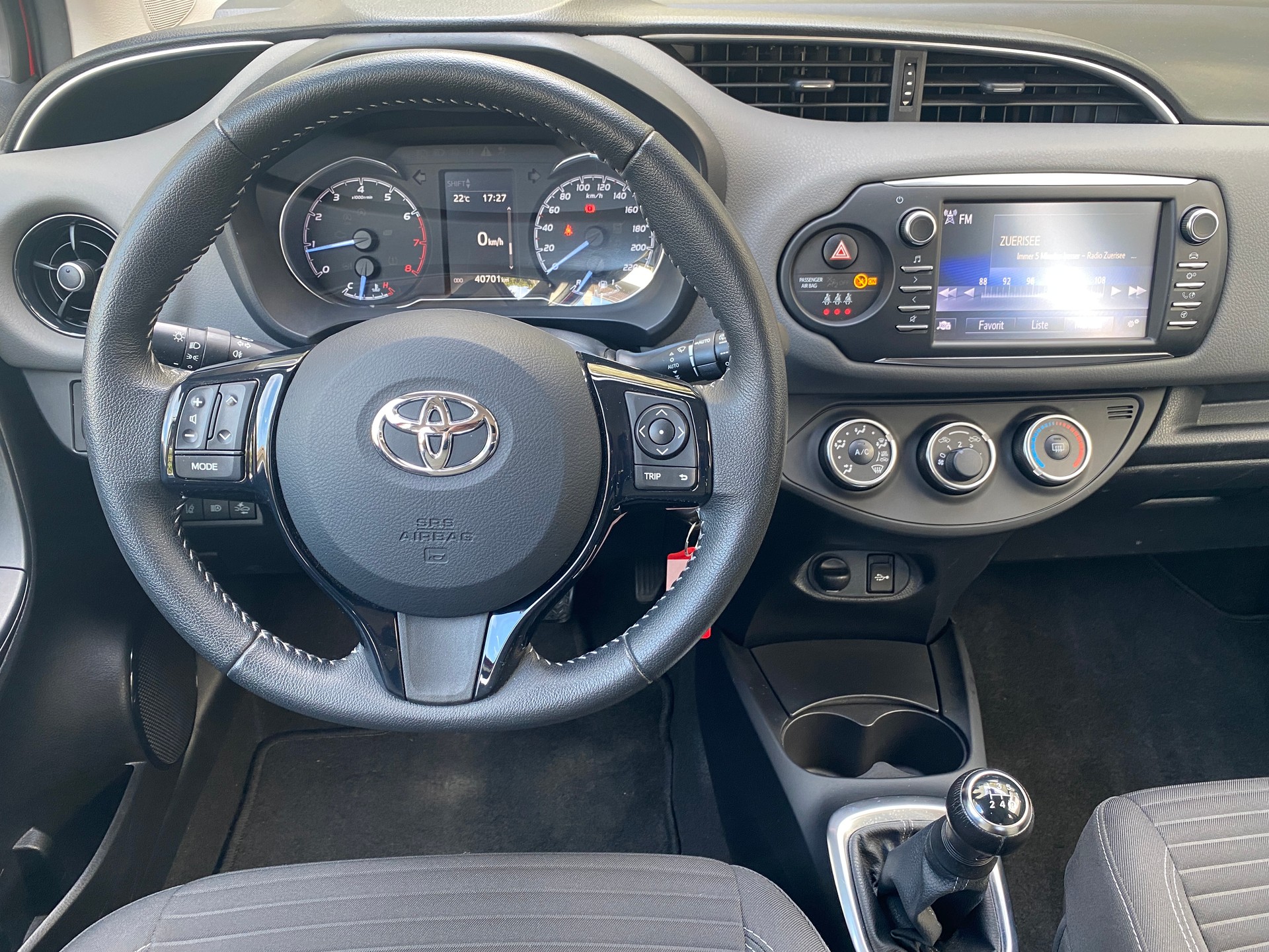 TOYOTA Yaris 1.0 Active-image-14