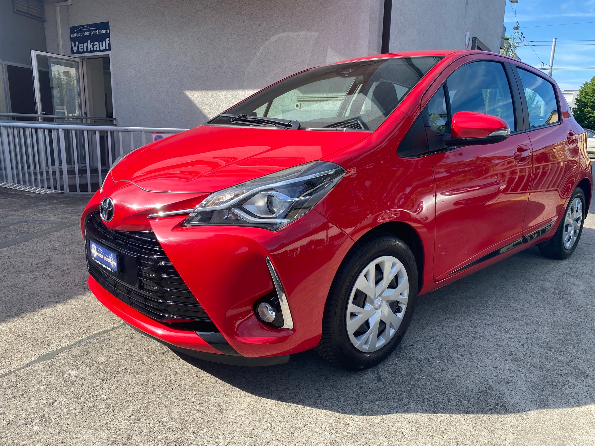 TOYOTA Yaris 1.0 Active-showroom-element-2