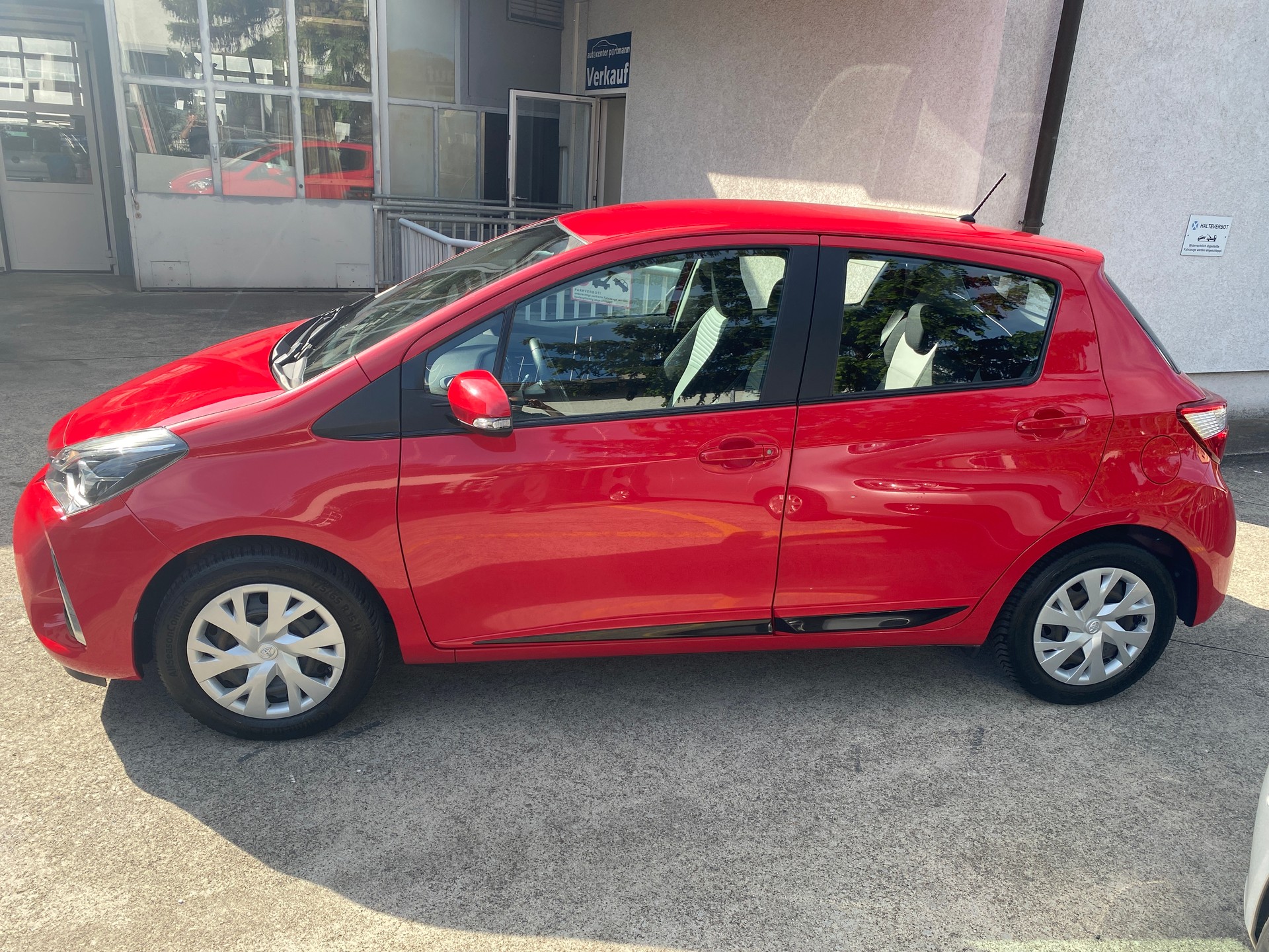 TOYOTA Yaris 1.0 Active-image-8