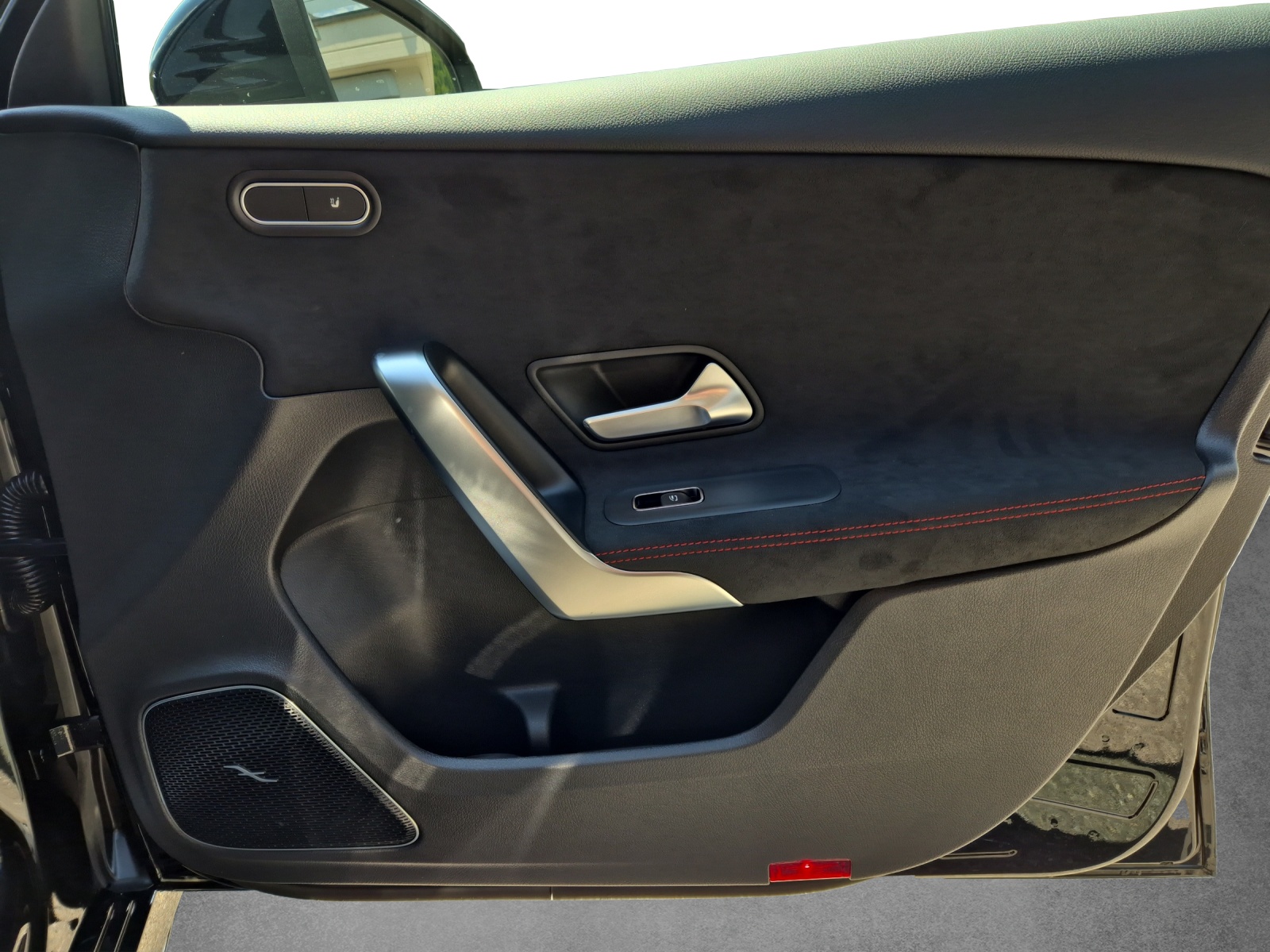 MERCEDES-BENZ A 220 4Matic 8G-DCT-image-15