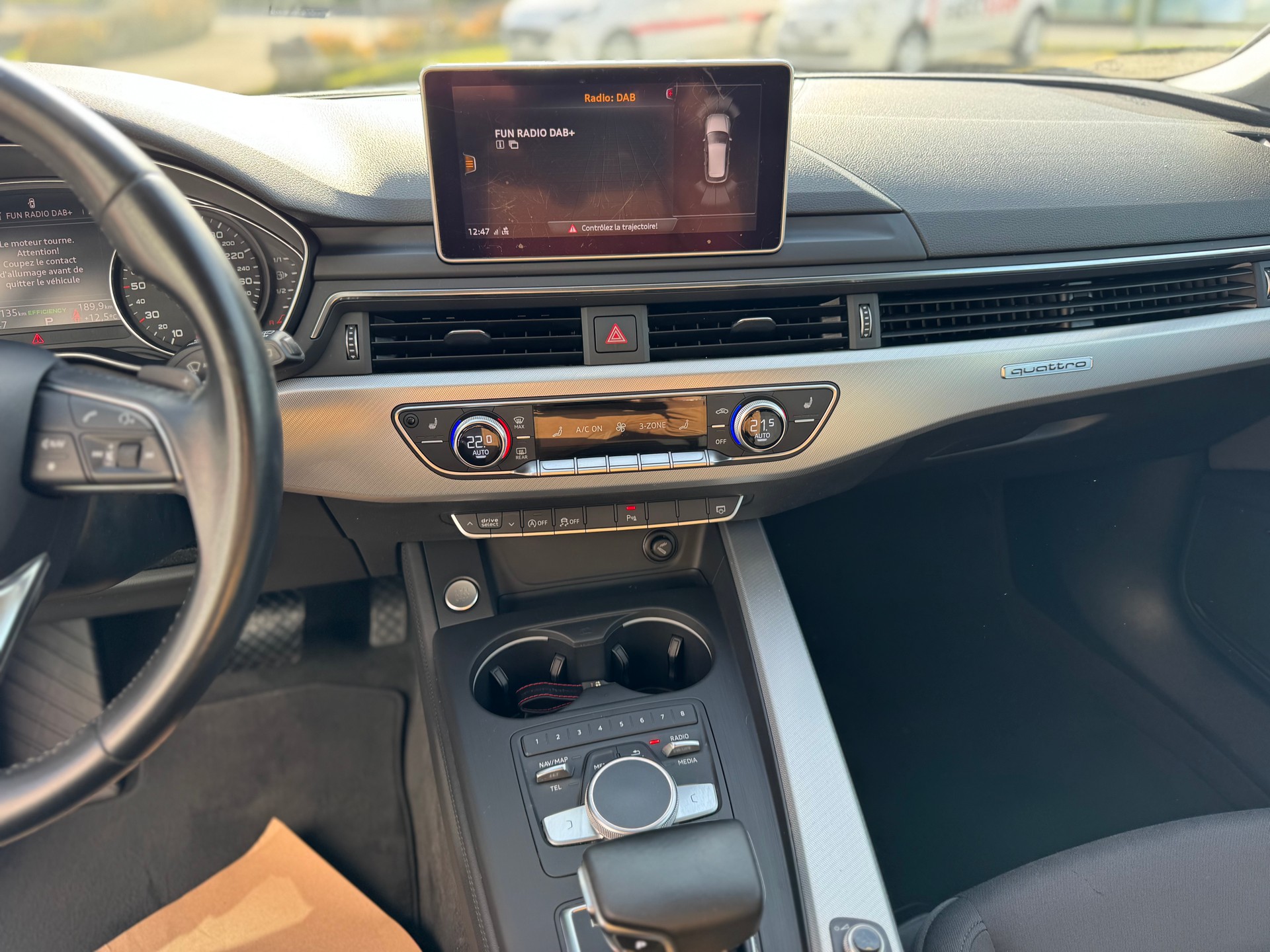 AUDI A4 Avant 2.0 TDI Design quattro S-tronic-image-9