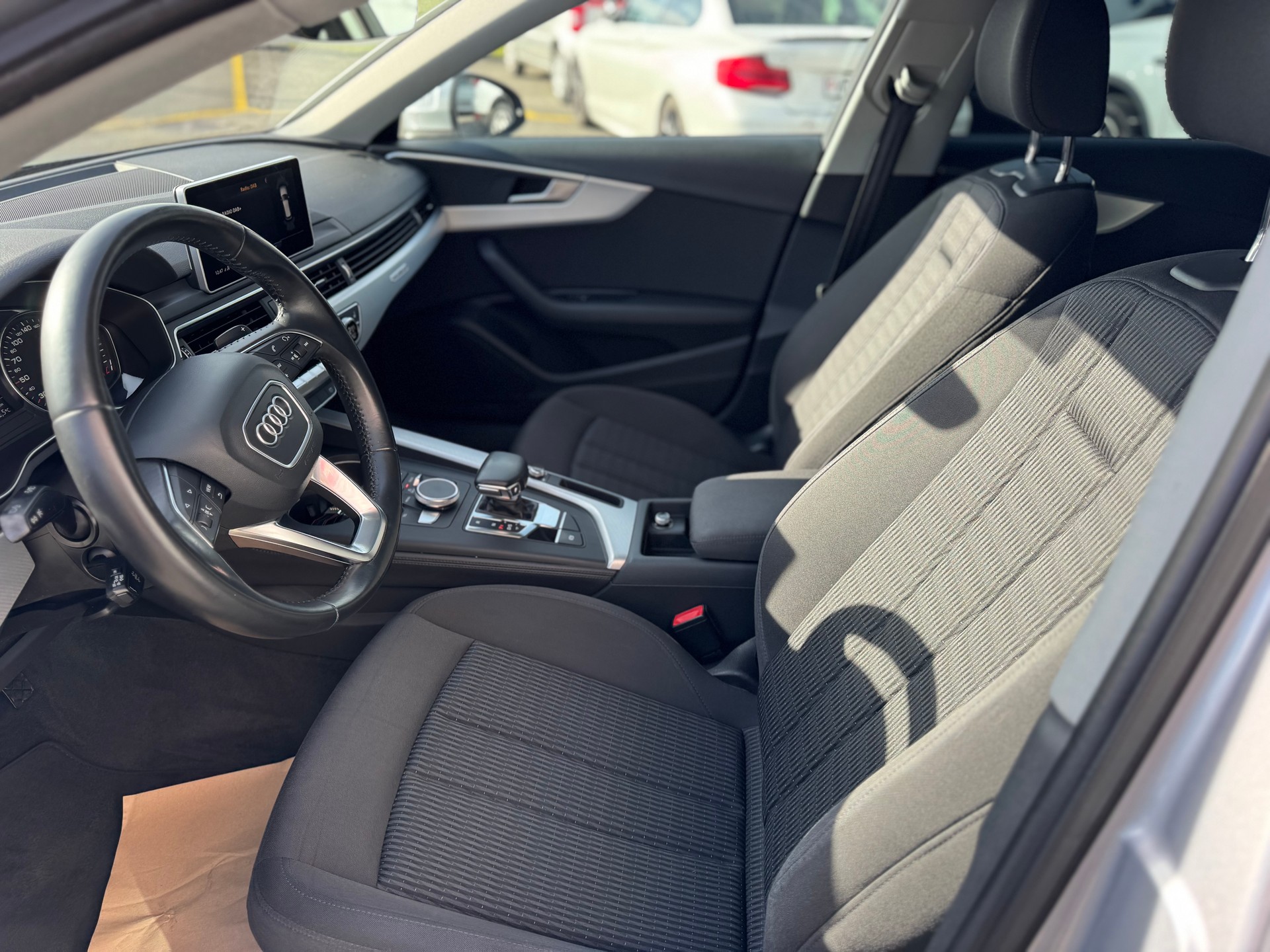 AUDI A4 Avant 2.0 TDI Design quattro S-tronic-image-7