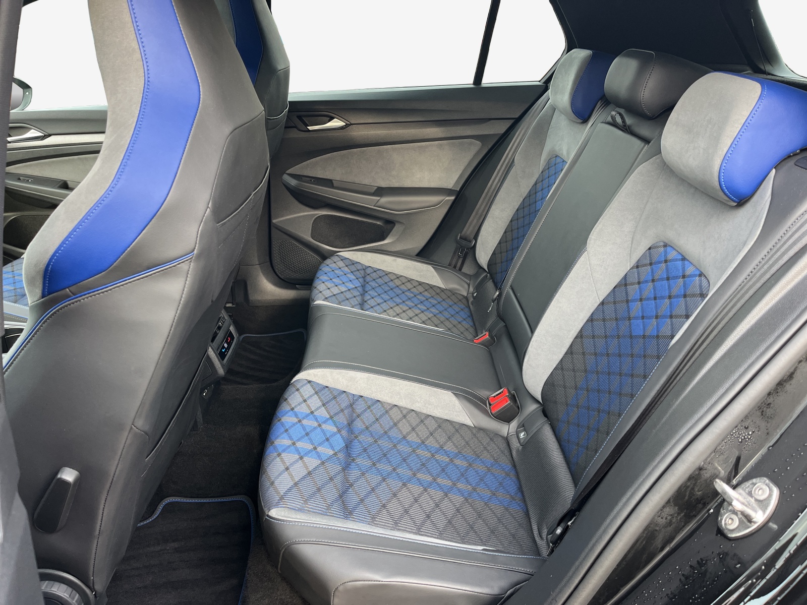 VW Golf 2.0 TSI R DSG 4 Motion-image-11