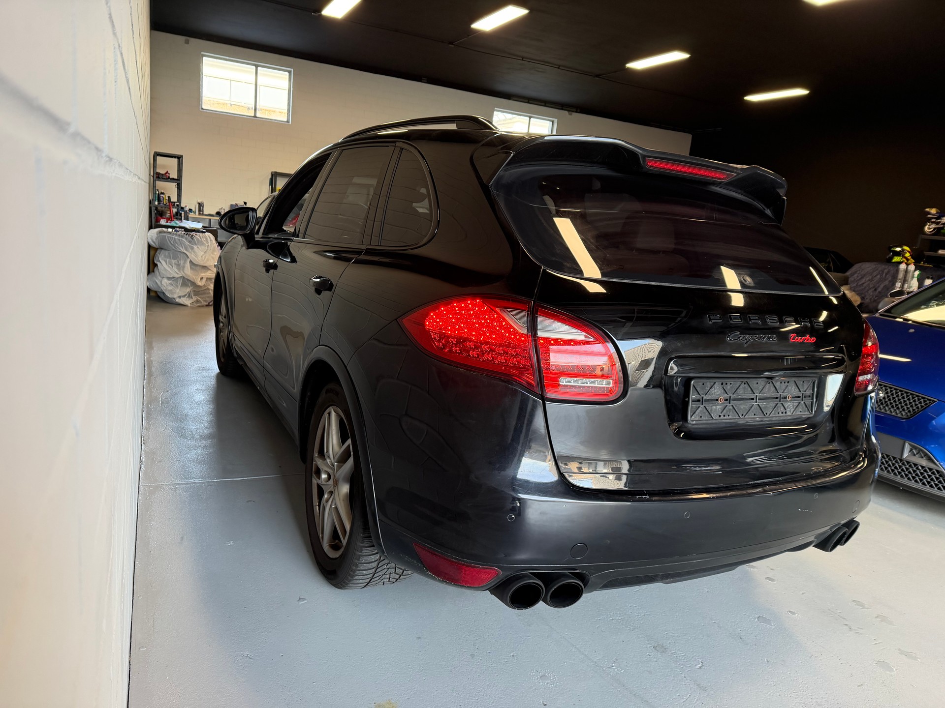 PORSCHE Cayenne Turbo-image-7
