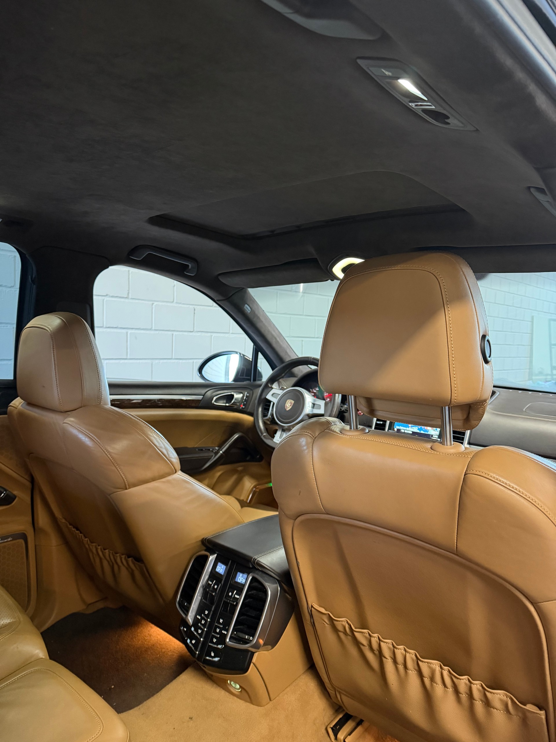 PORSCHE Cayenne Turbo-image-11