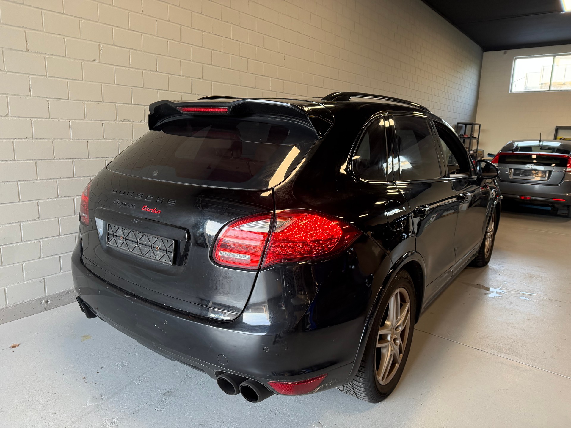 PORSCHE Cayenne Turbo-image-5