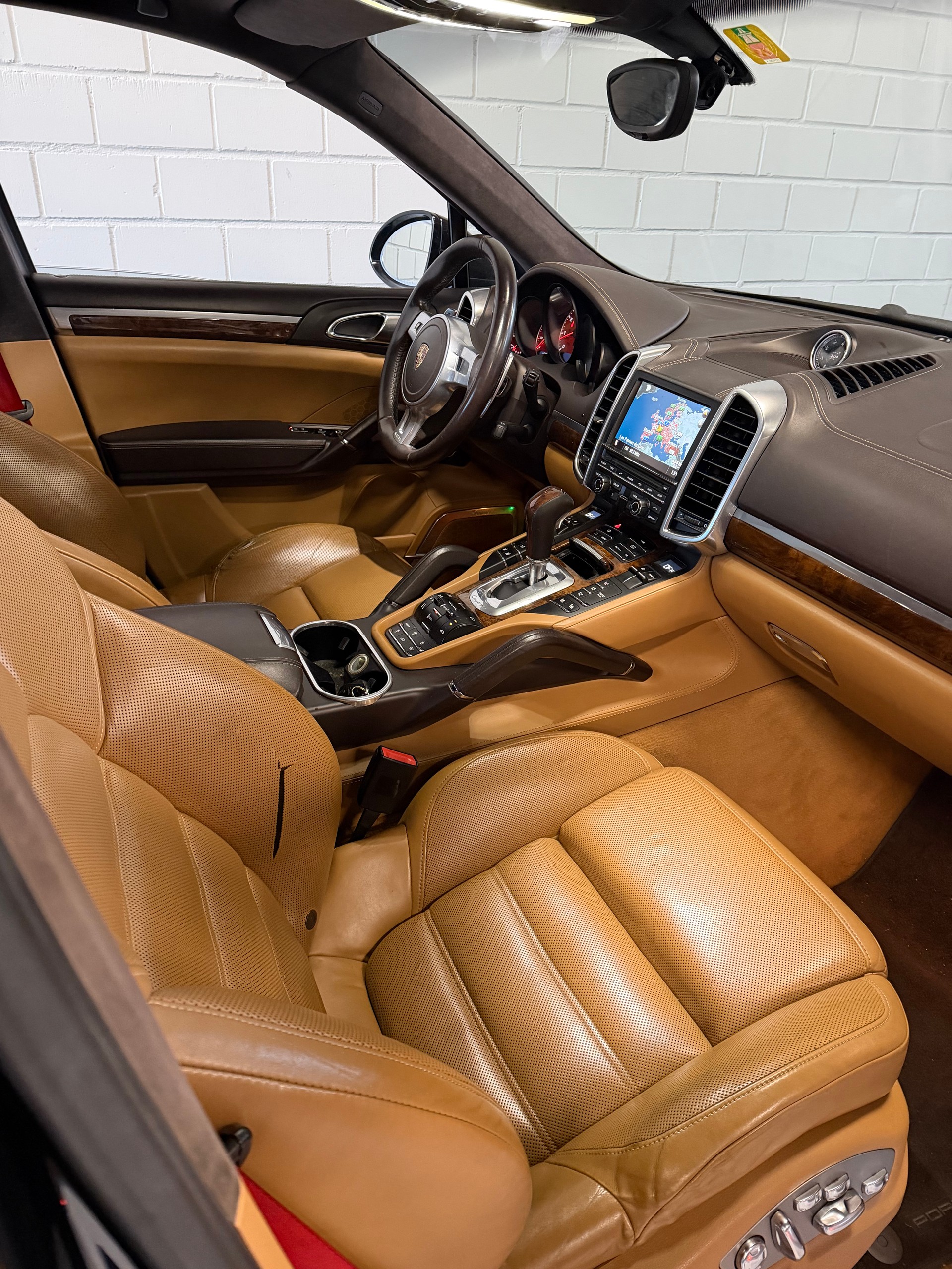 PORSCHE Cayenne Turbo-image-12