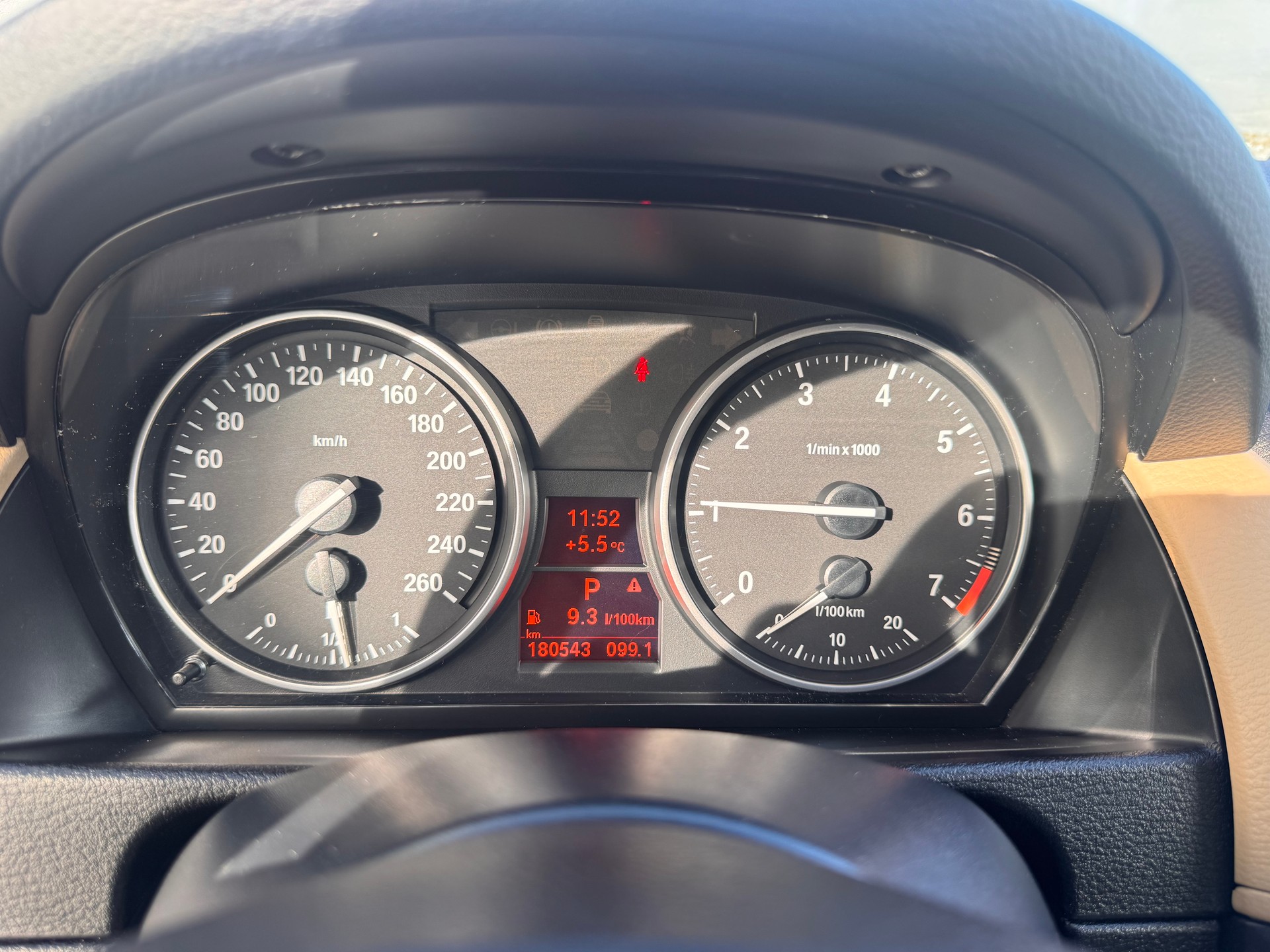 BMW X1 xDrive 20i-image-15