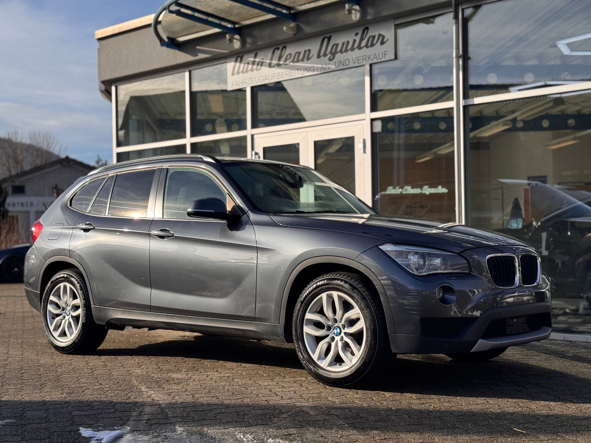 BMW X1 xDrive 20i-image-0