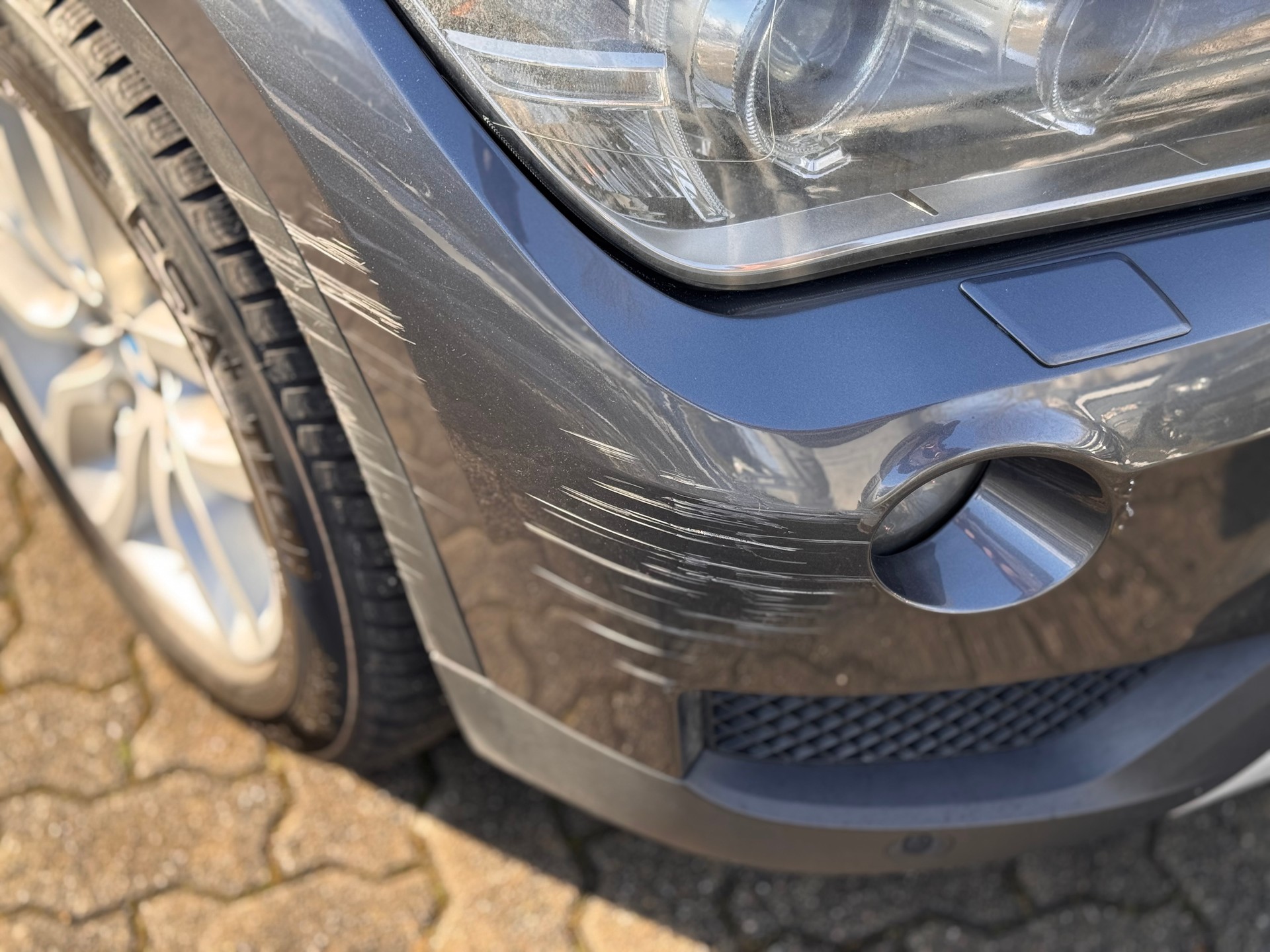 BMW X1 xDrive 20i-image-3