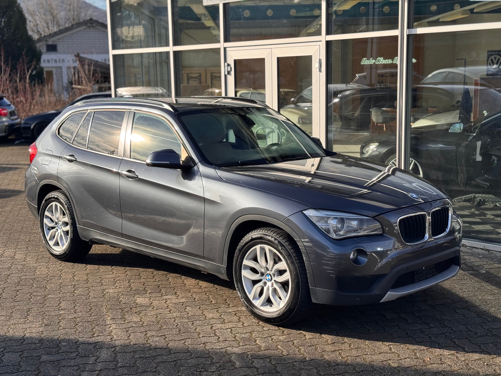 BMW X1 xDrive 20i-image-1