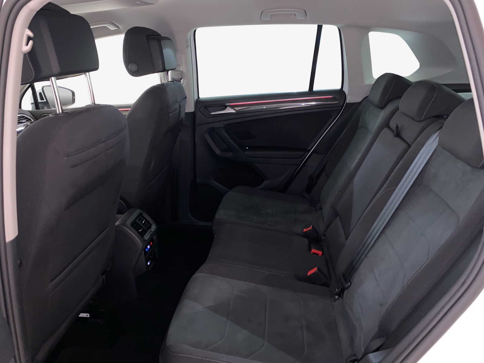 VW Tiguan 2.0 TDI SCR Elegance 4Motion DSG-image-11