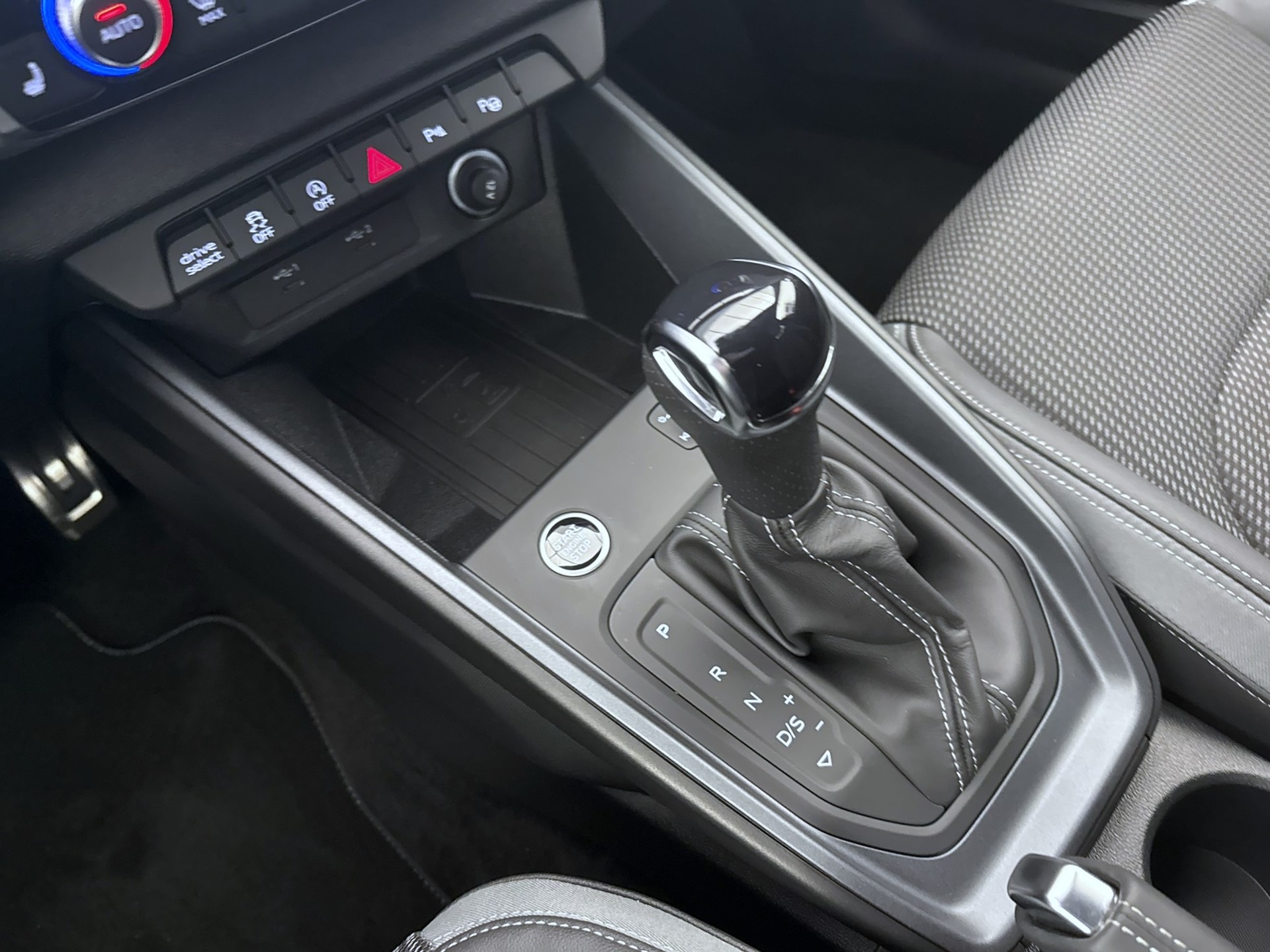 AUDI A1 allstreet 35 TFSI S-tronic-image-12