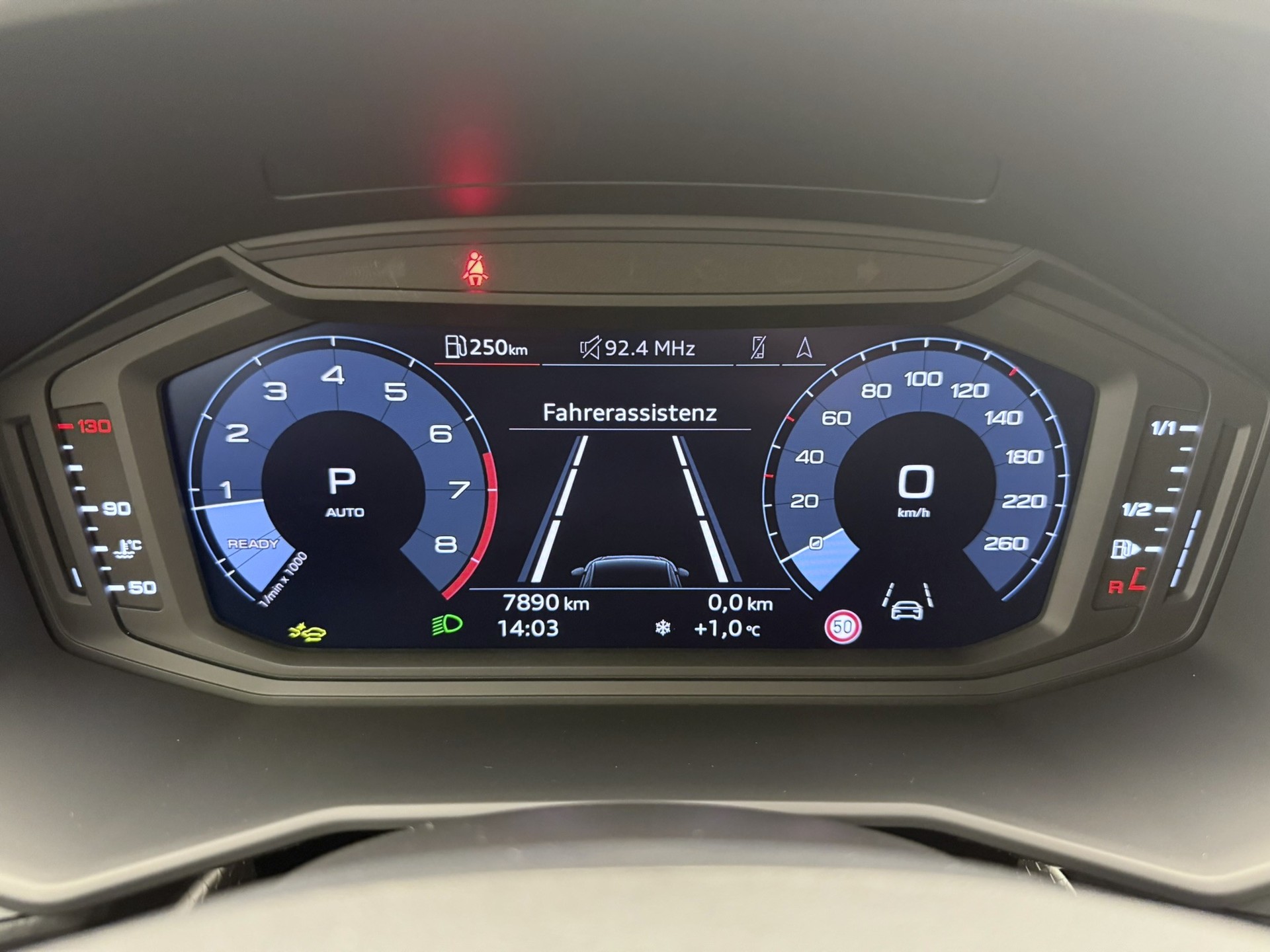 AUDI A1 allstreet 35 TFSI S-tronic-image-8