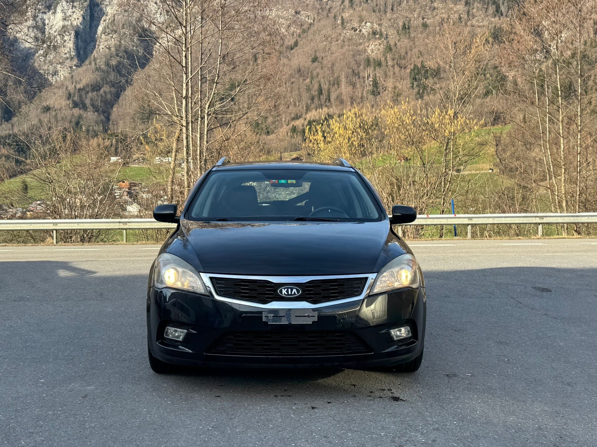 KIA Cee'd Sporty Wagon 1.6 16V Classic-image-0