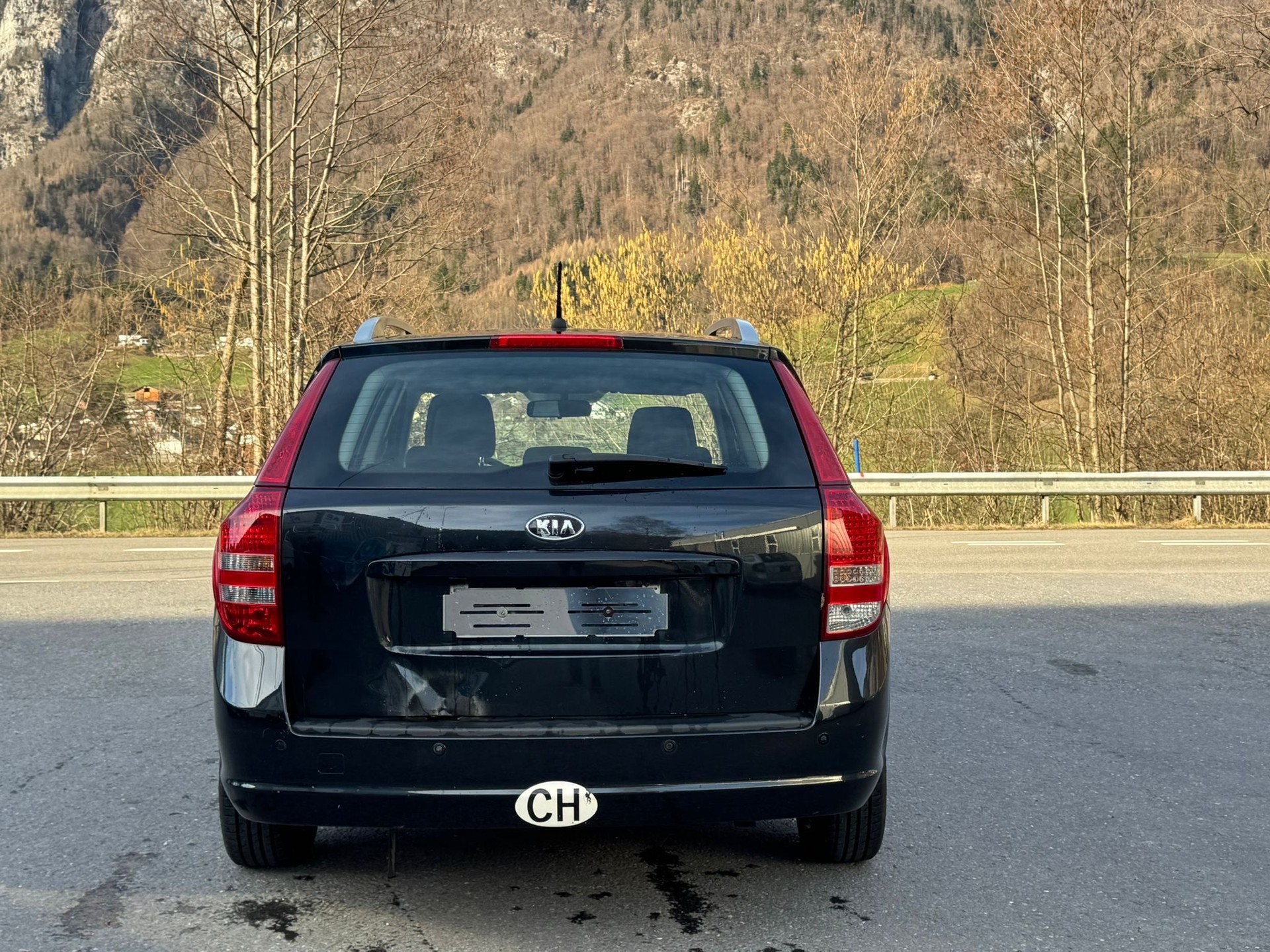 KIA Cee'd Sporty Wagon 1.6 16V Classic-image-8