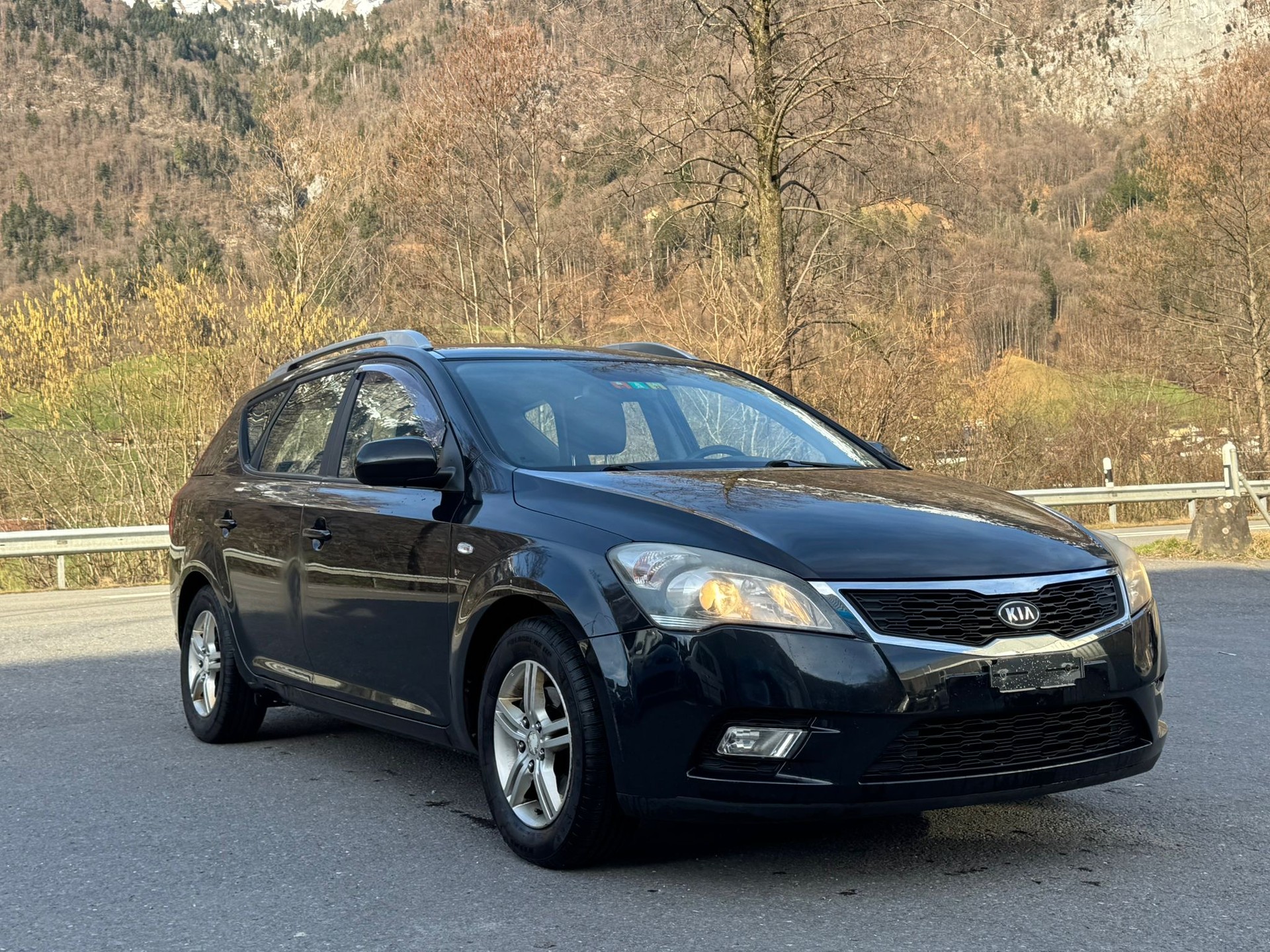 KIA Cee'd Sporty Wagon 1.6 16V Classic-image-3
