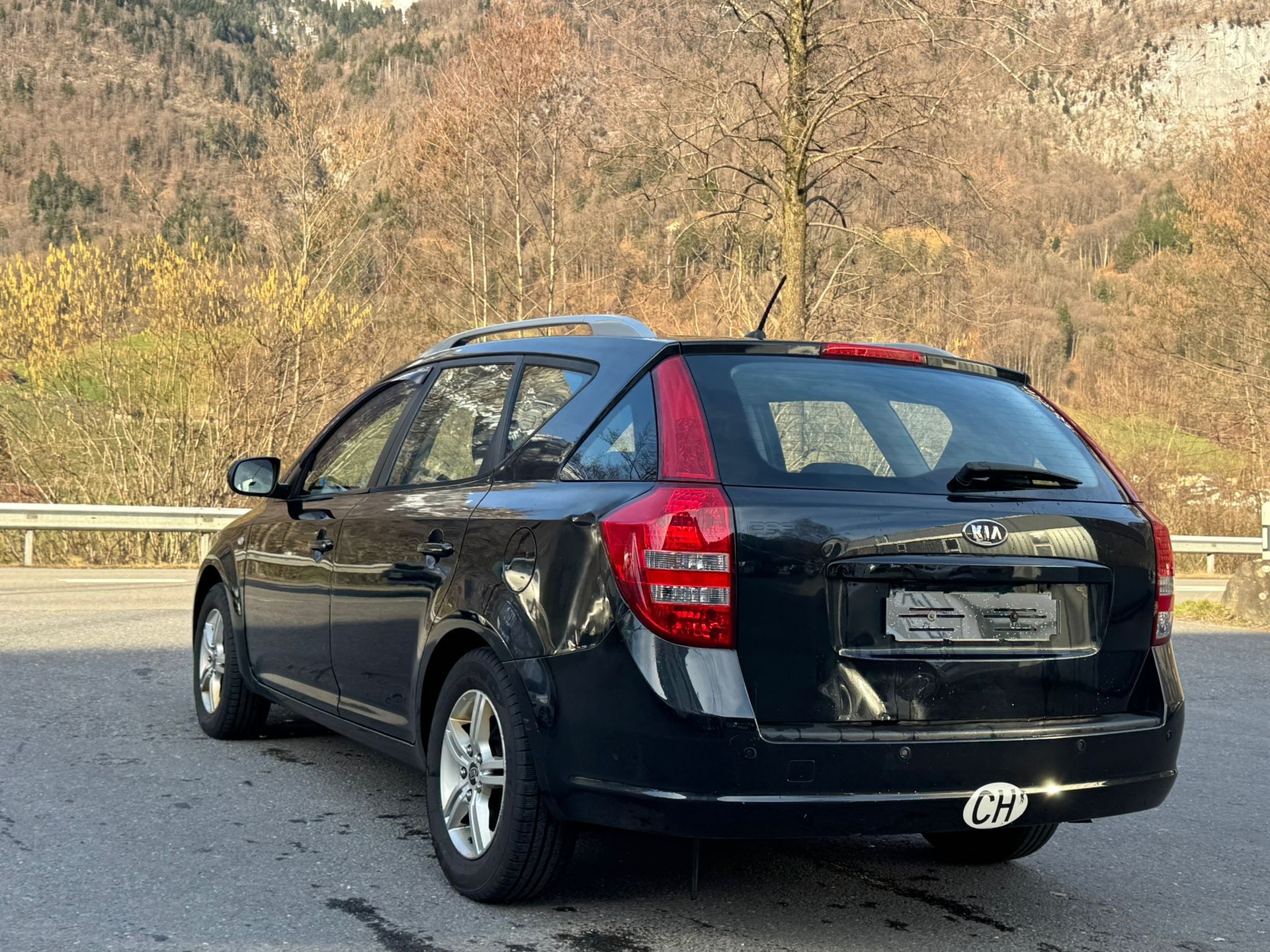 KIA Cee'd Sporty Wagon 1.6 16V Classic-image-9