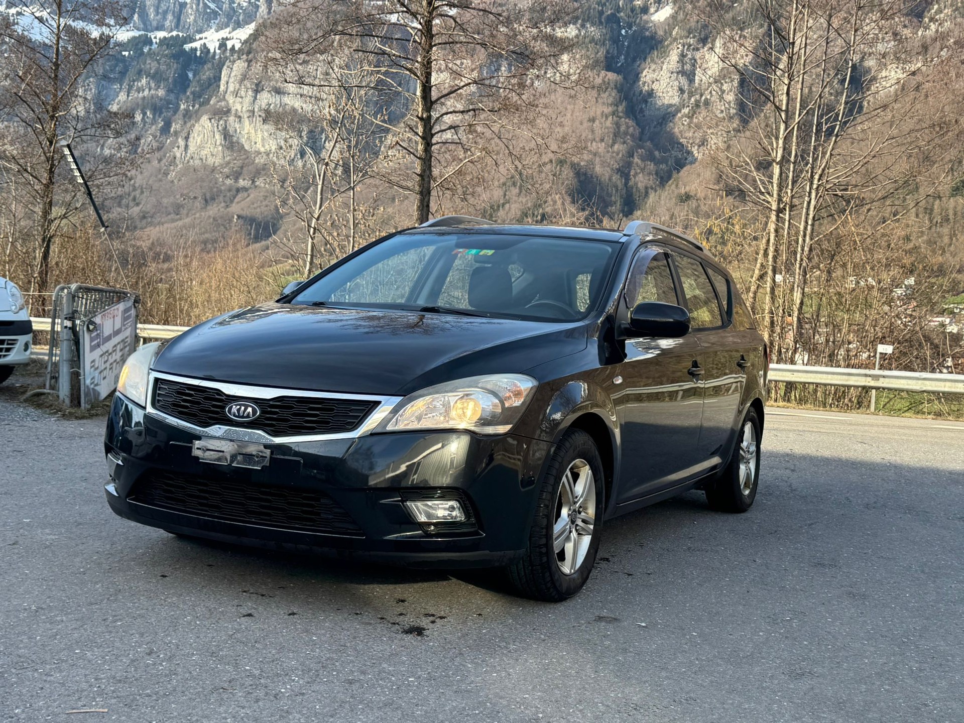 KIA Cee'd Sporty Wagon 1.6 16V Classic-image-5