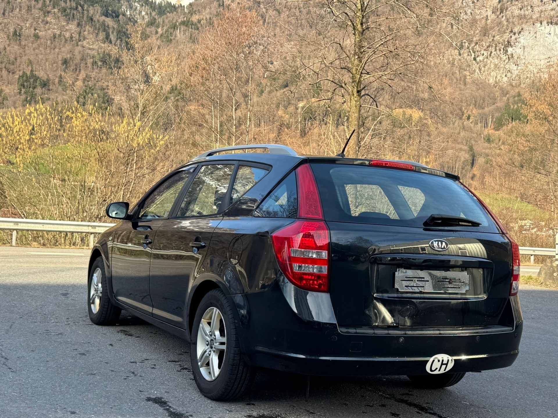 KIA Cee'd Sporty Wagon 1.6 16V Classic-image-7