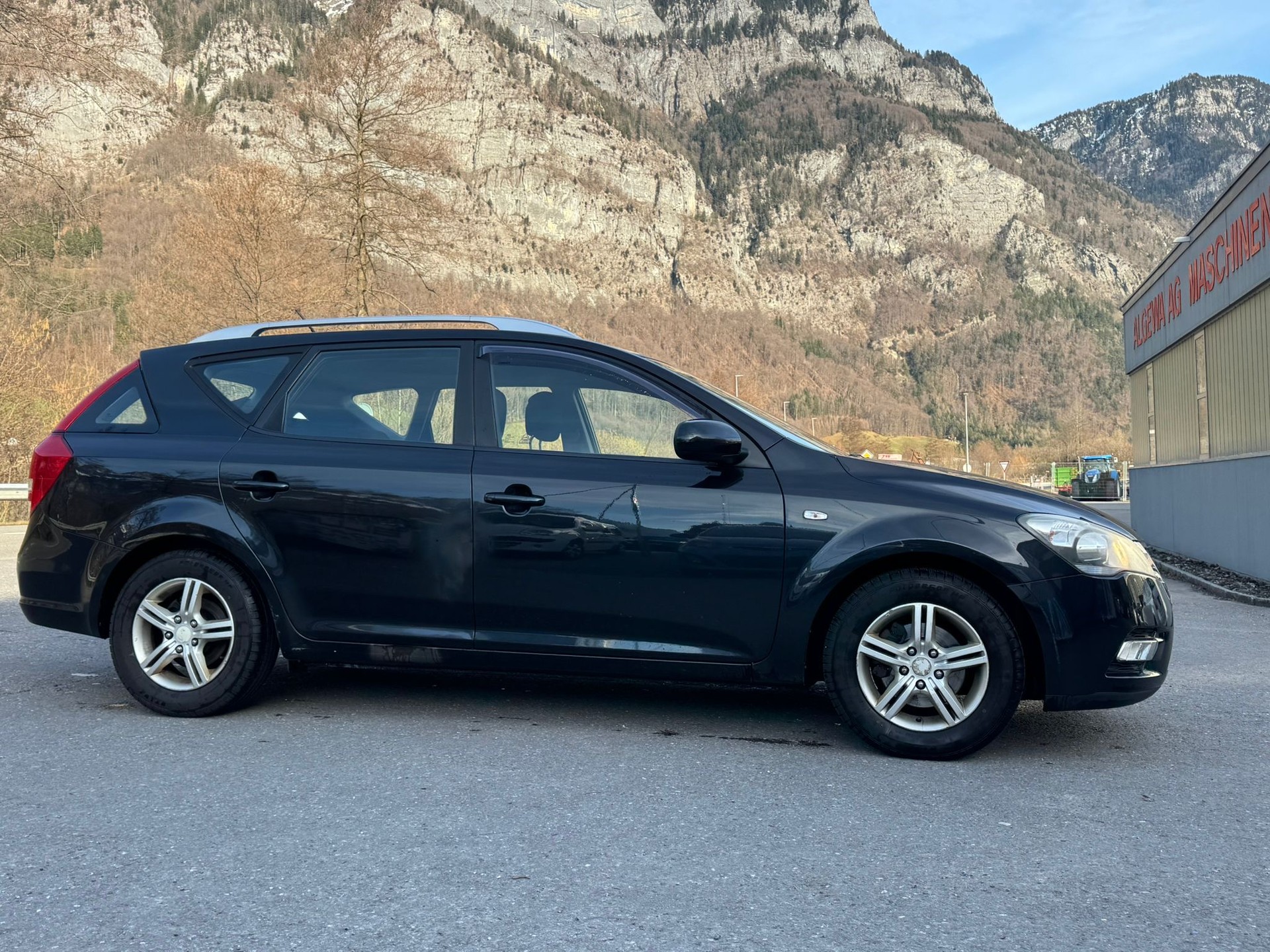 KIA Cee'd Sporty Wagon 1.6 16V Classic-image-6