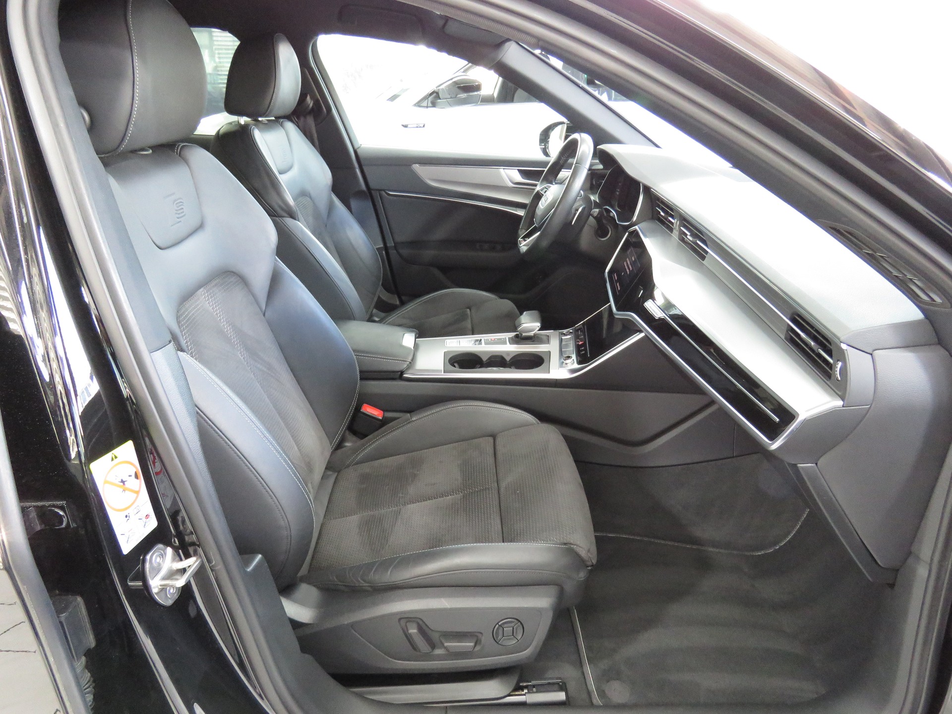 AUDI A6 Avant 55 TFSIe Sport Quattro S-tronic (Automat)-image-11