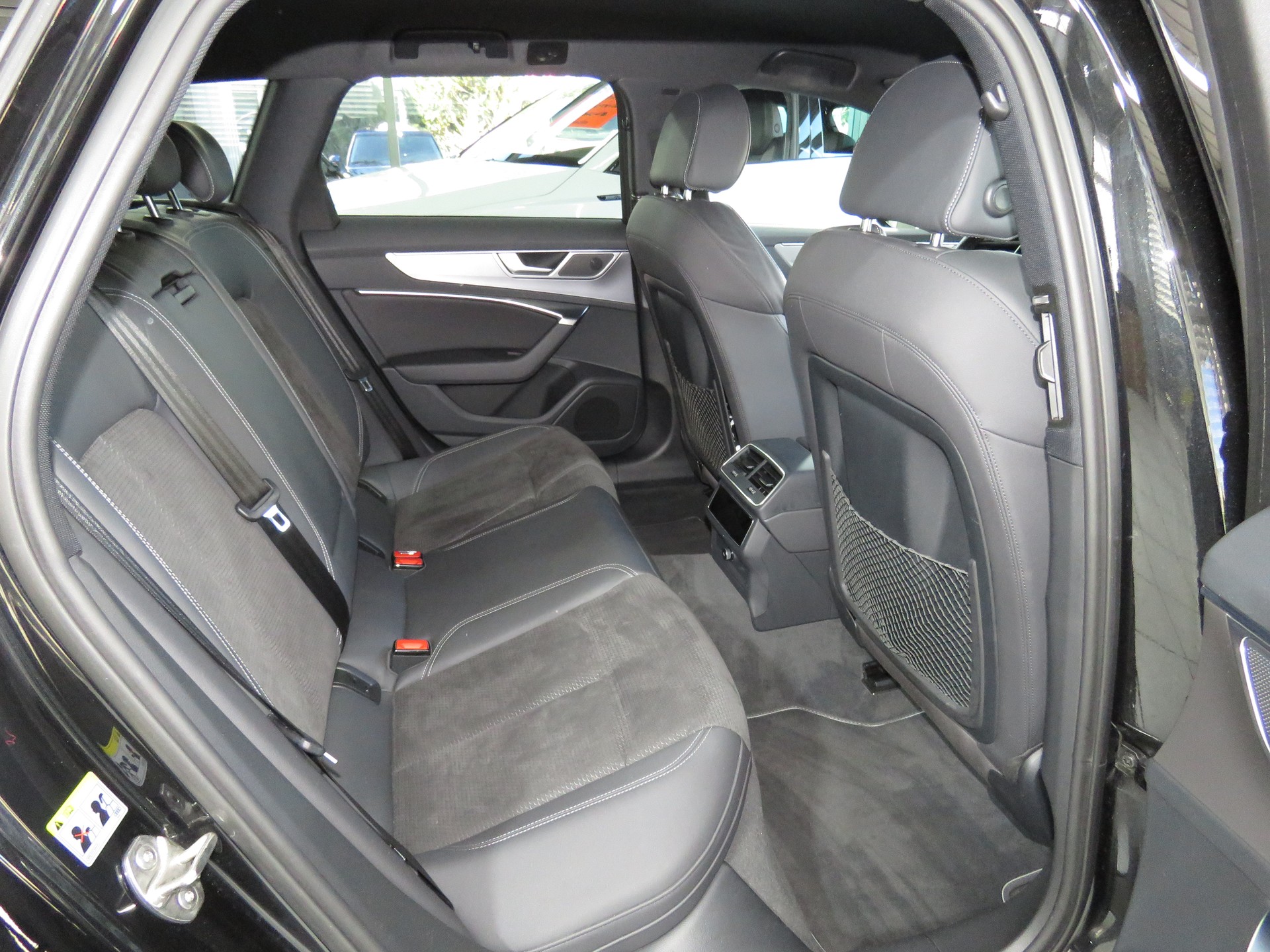 AUDI A6 Avant 55 TFSIe Sport Quattro S-tronic (Automat)-image-12