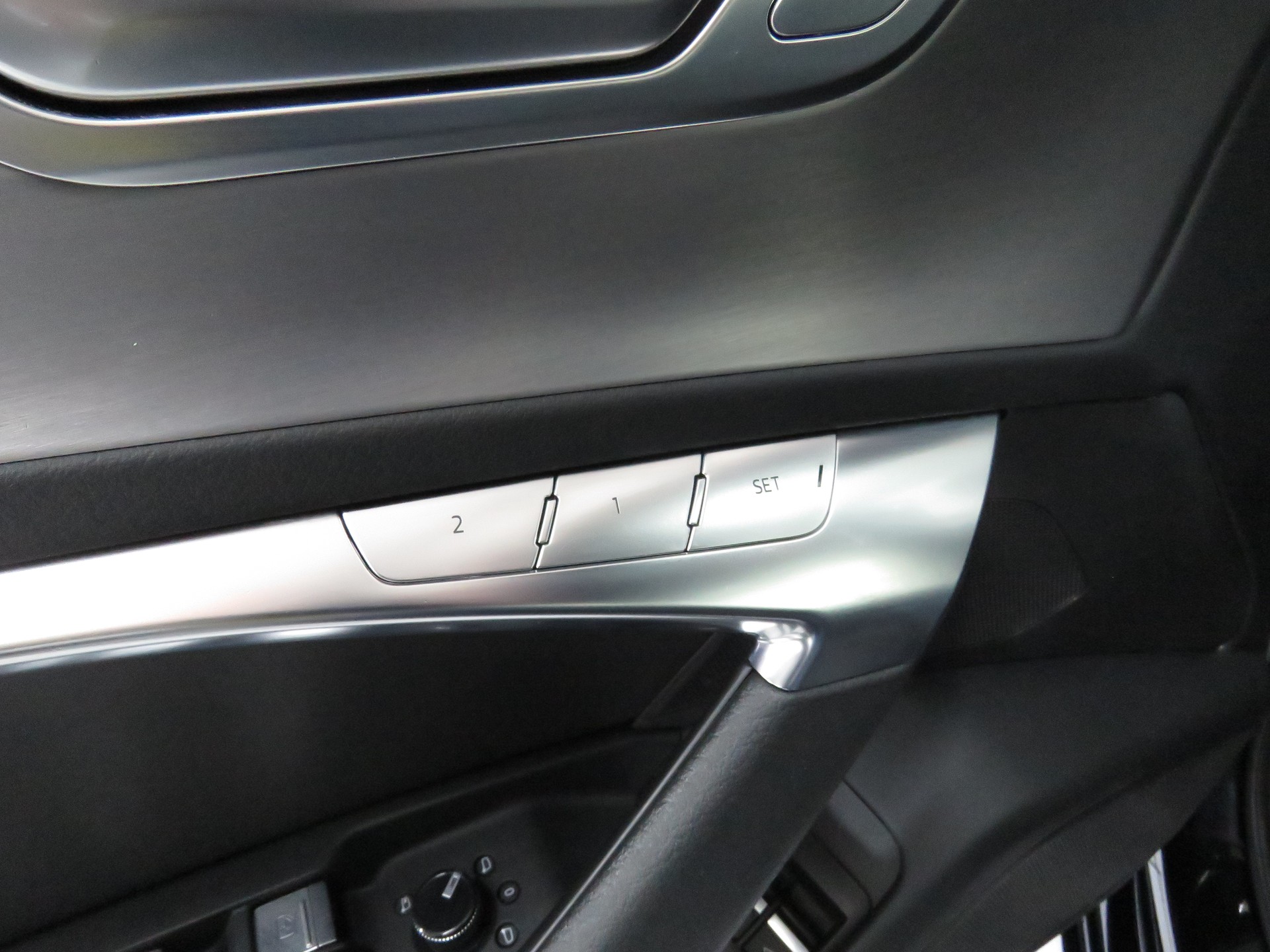 AUDI A6 Avant 55 TFSIe Sport Quattro S-tronic (Automat)-image-24